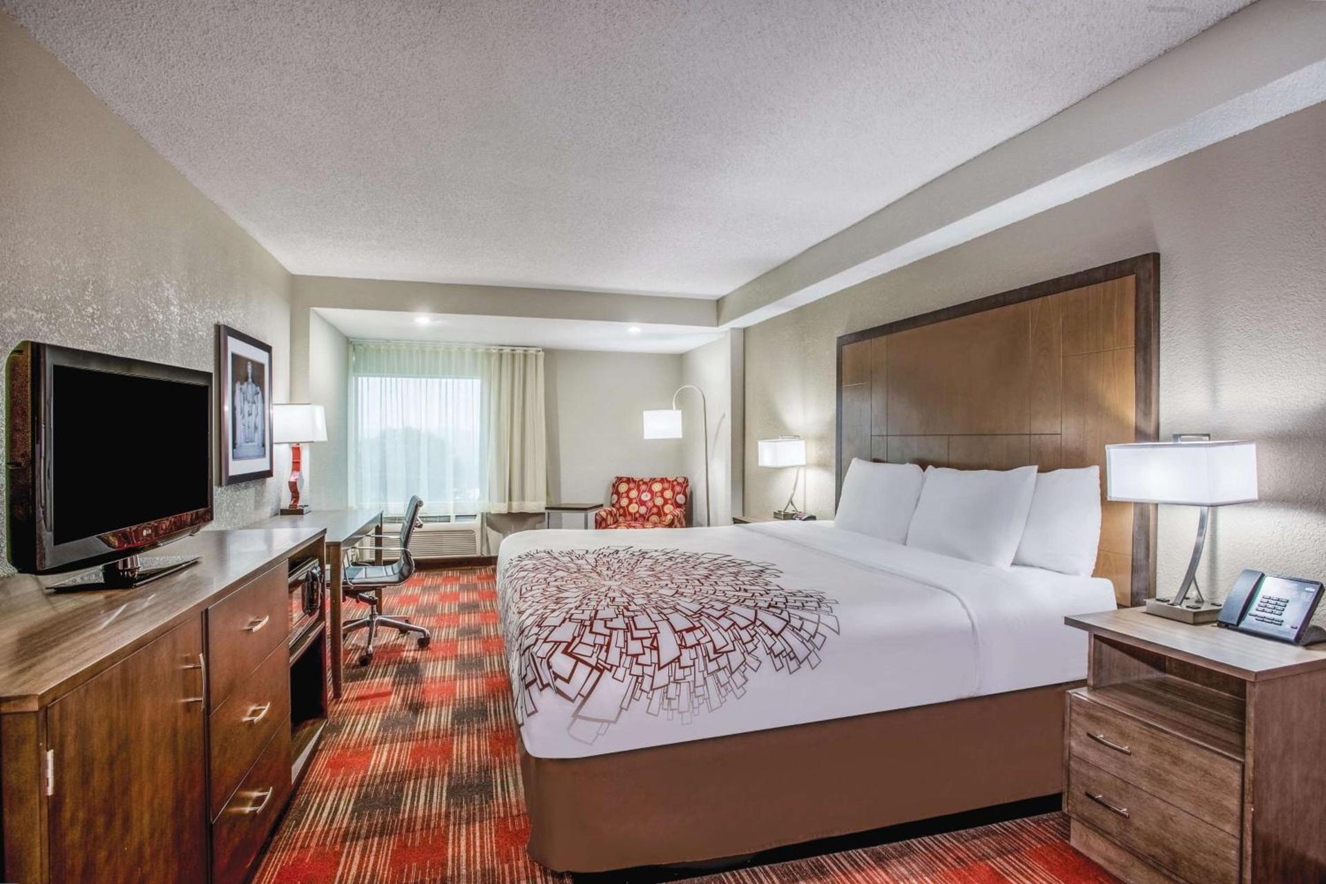 La Quinta Inn & Suites by Wyndham DC Metro Capital Beltway photo 42