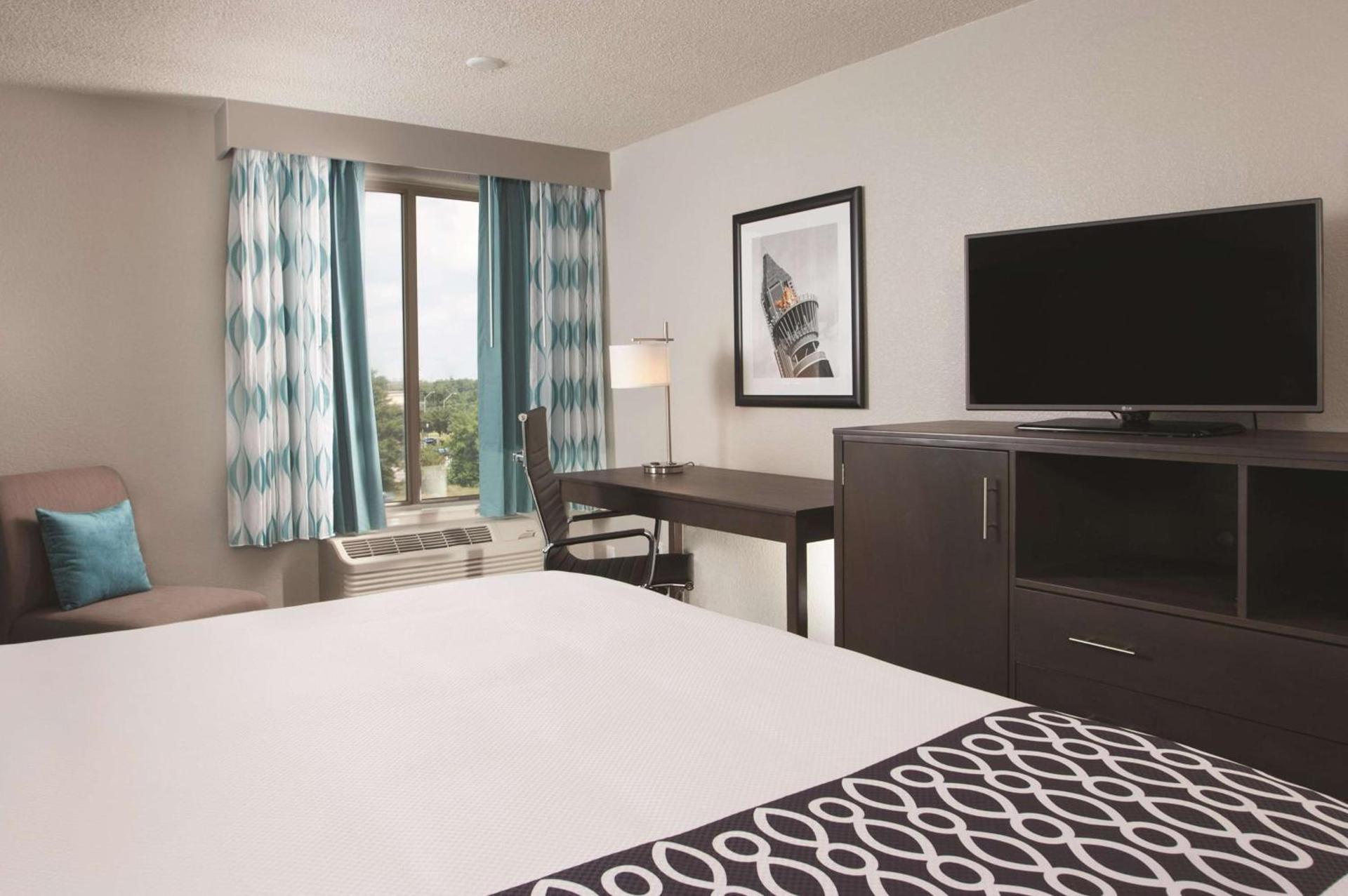 La Quinta by Wyndham Atlanta Airport North photo 27