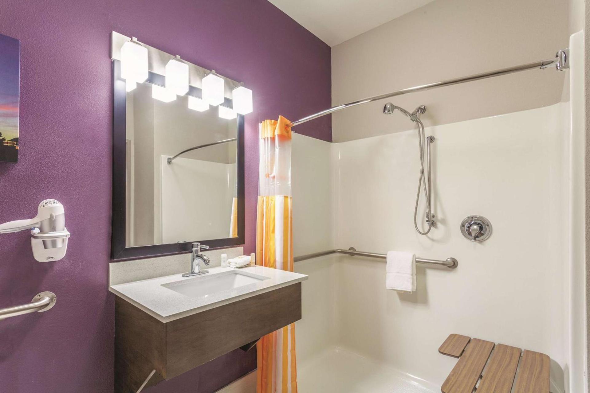 La Quinta by Wyndham Hopkinsville photo 37
