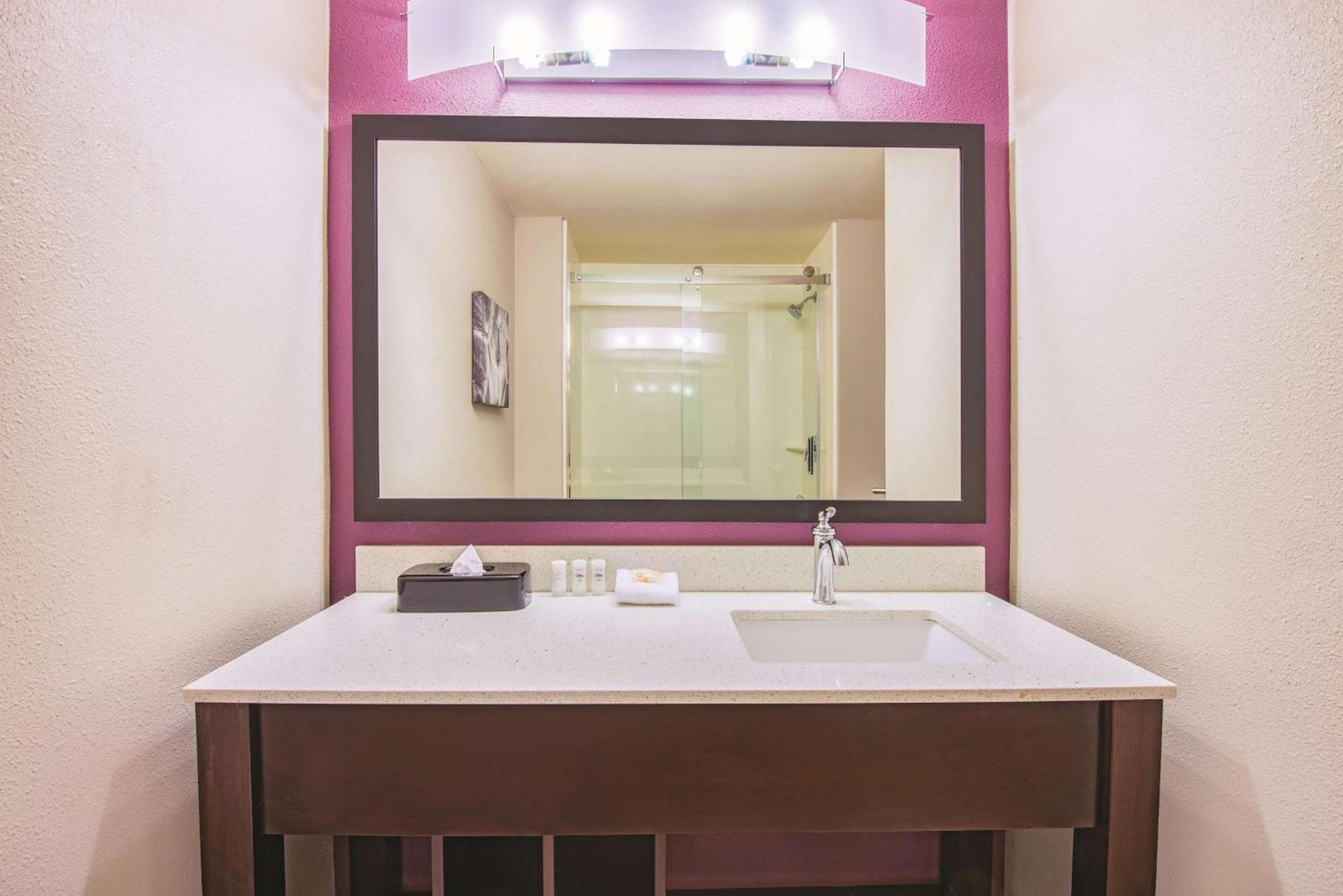 La Quinta by Wyndham York photo 10