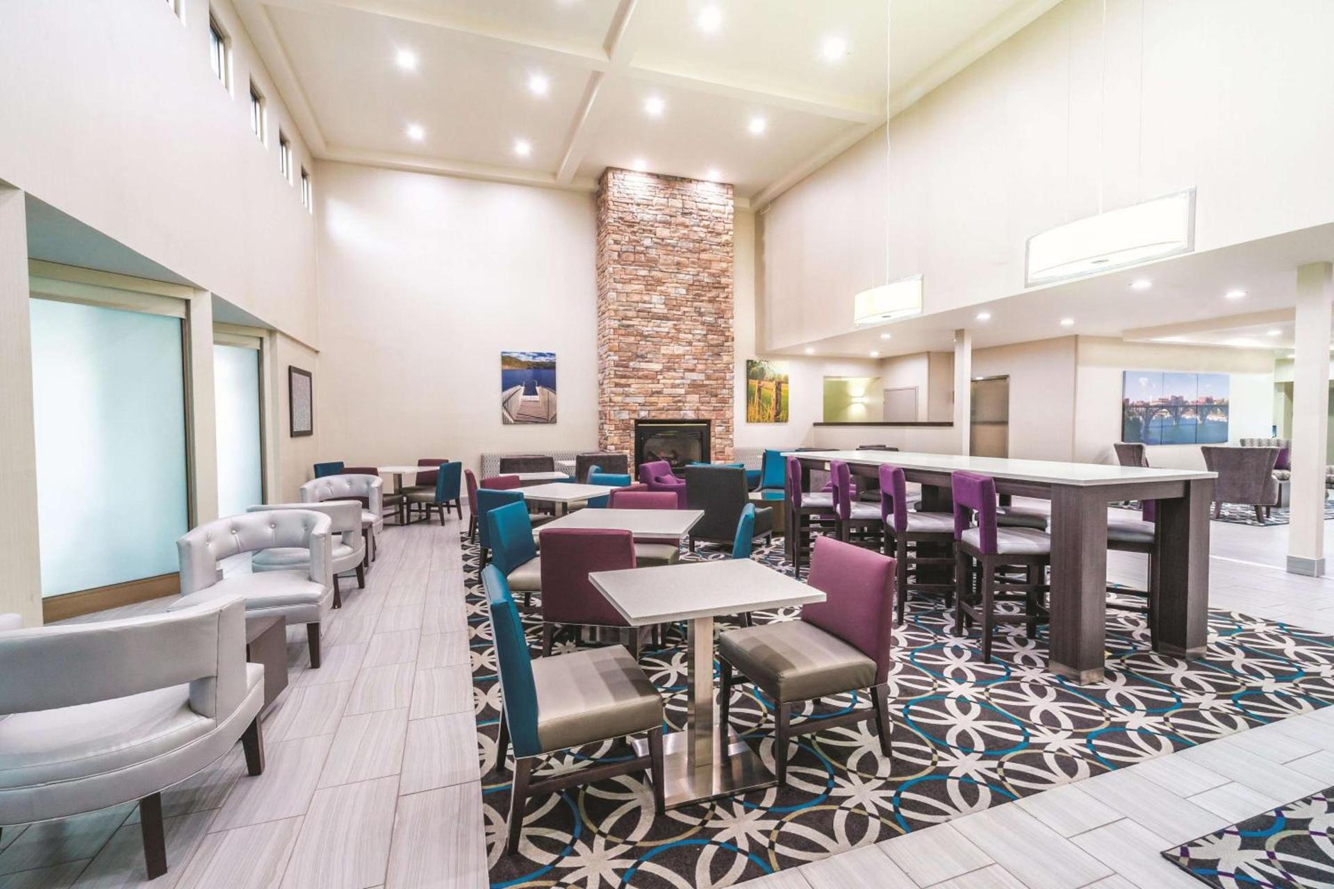 La Quinta by Wyndham Loudon photo 26