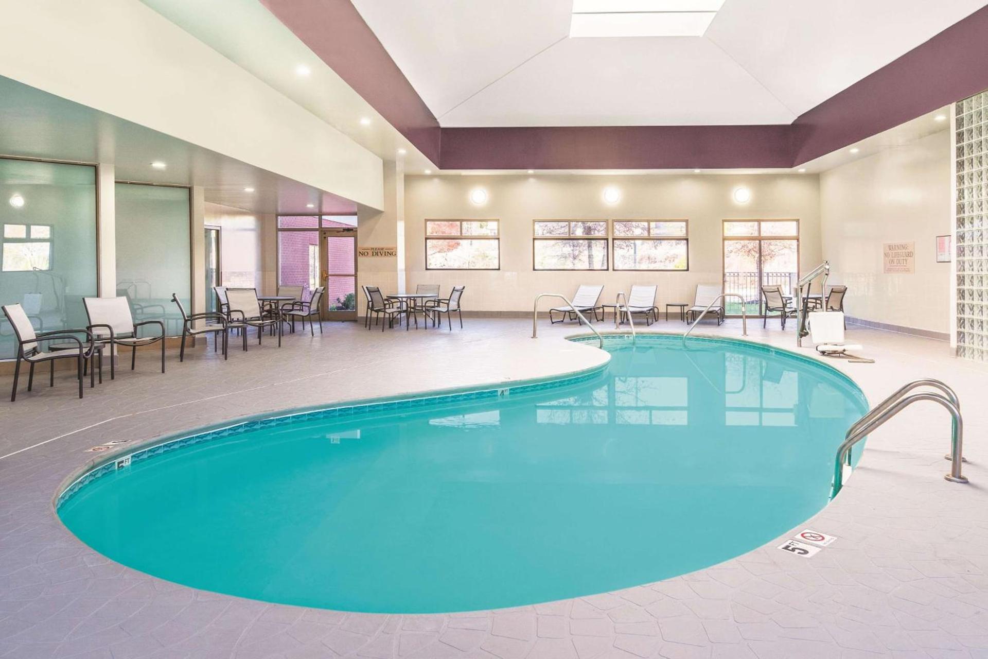 La Quinta by Wyndham Loudon photo 25