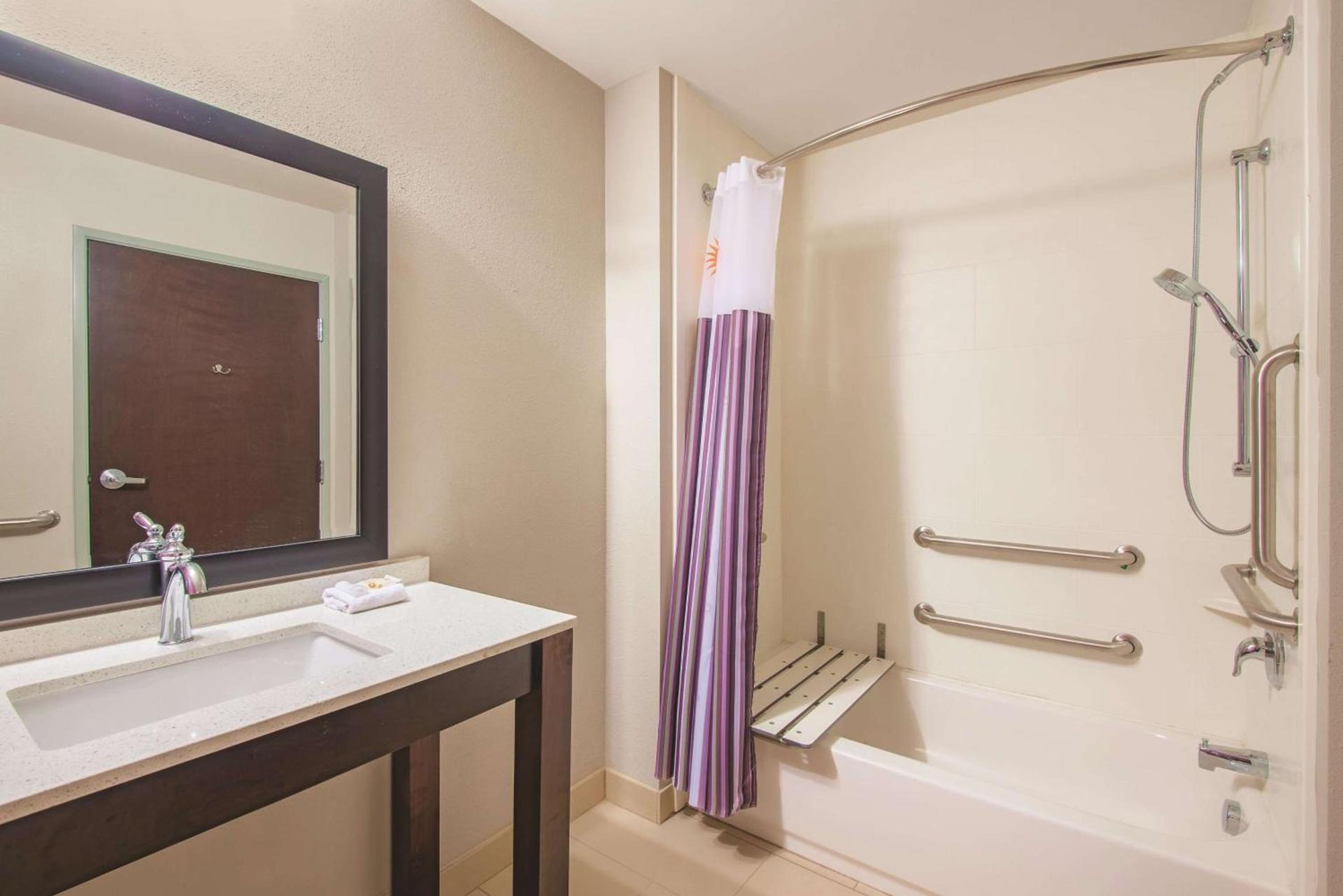 La Quinta by Wyndham York photo 11