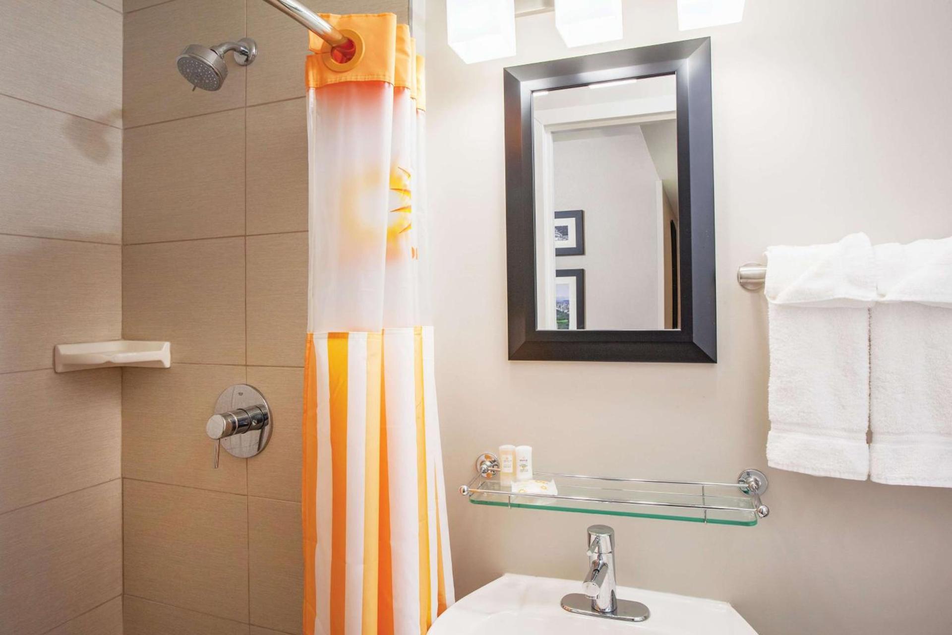 La Quinta by Wyndham New York City Central Park photo 14