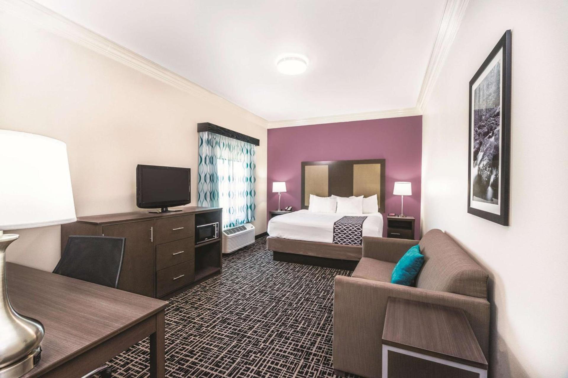 La Quinta by Wyndham Loudon photo 24