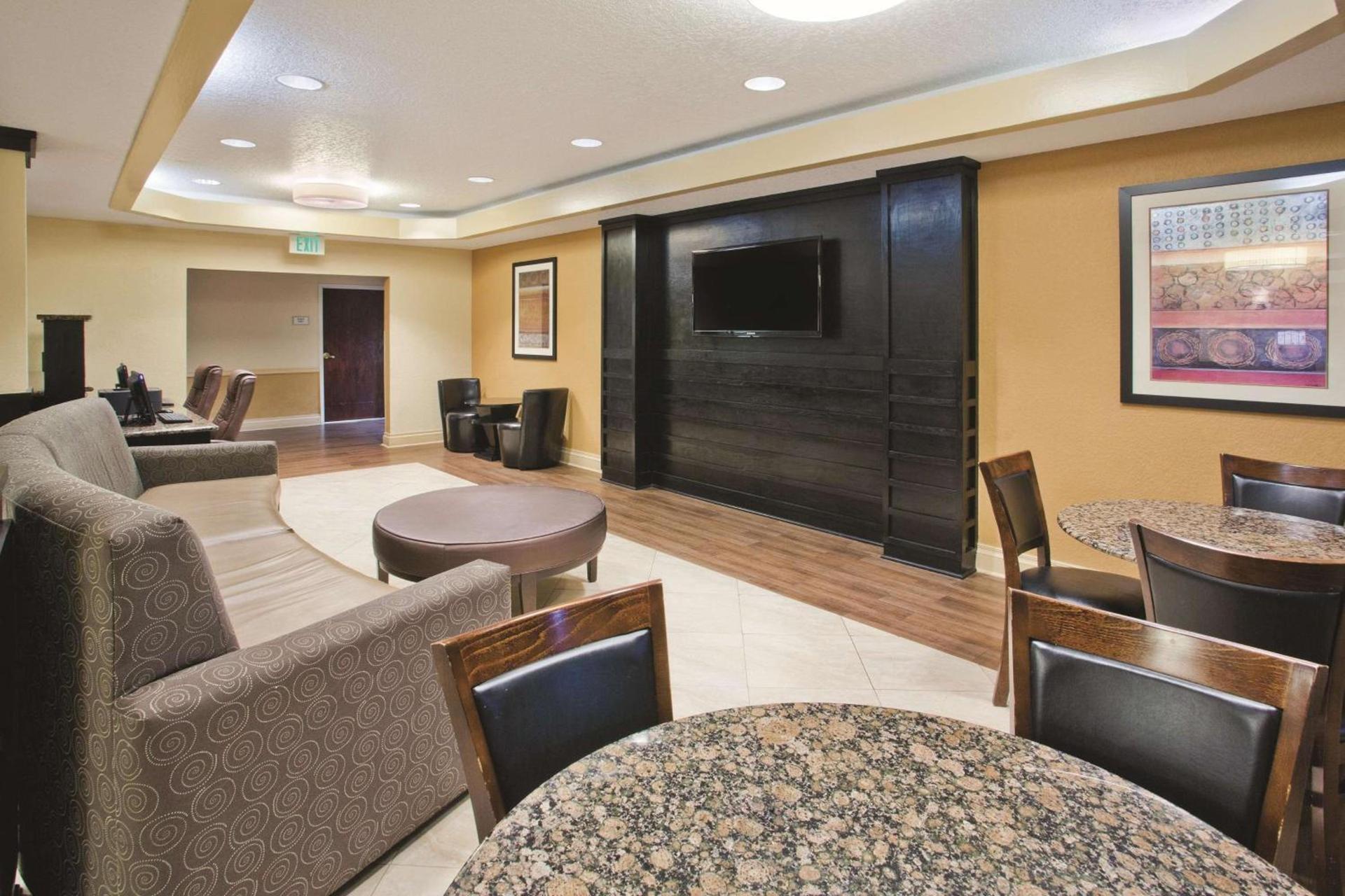 La Quinta by Wyndham Hot Springs photo 7