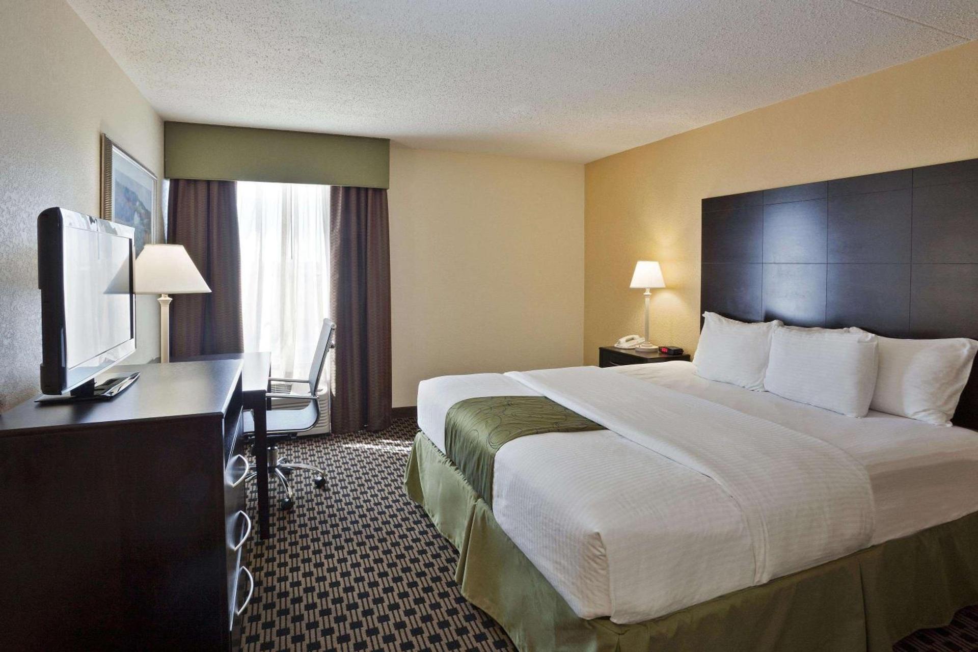 La Quinta by Wyndham Salina photo 48