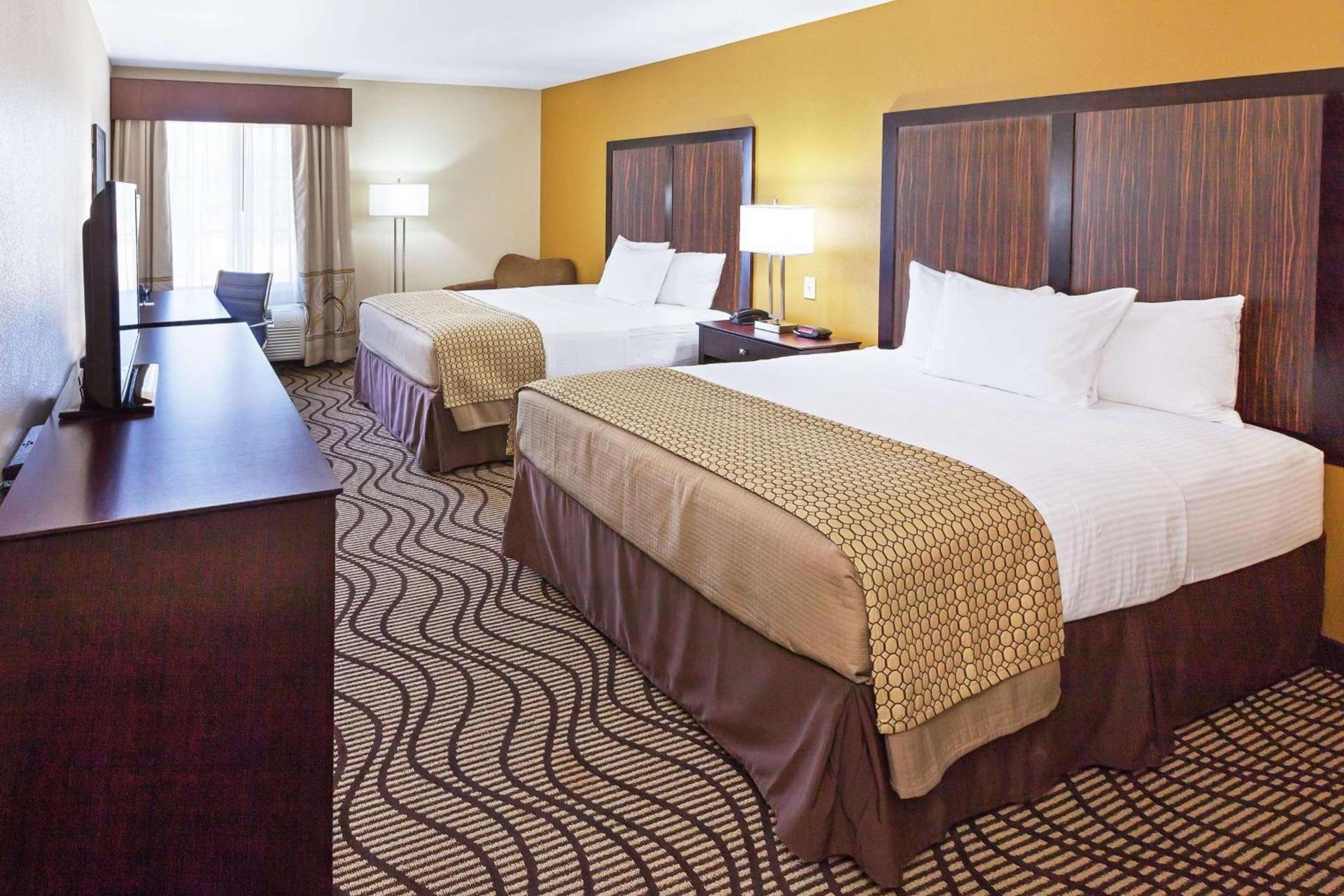 La Quinta by Wyndham Floresville photo 41