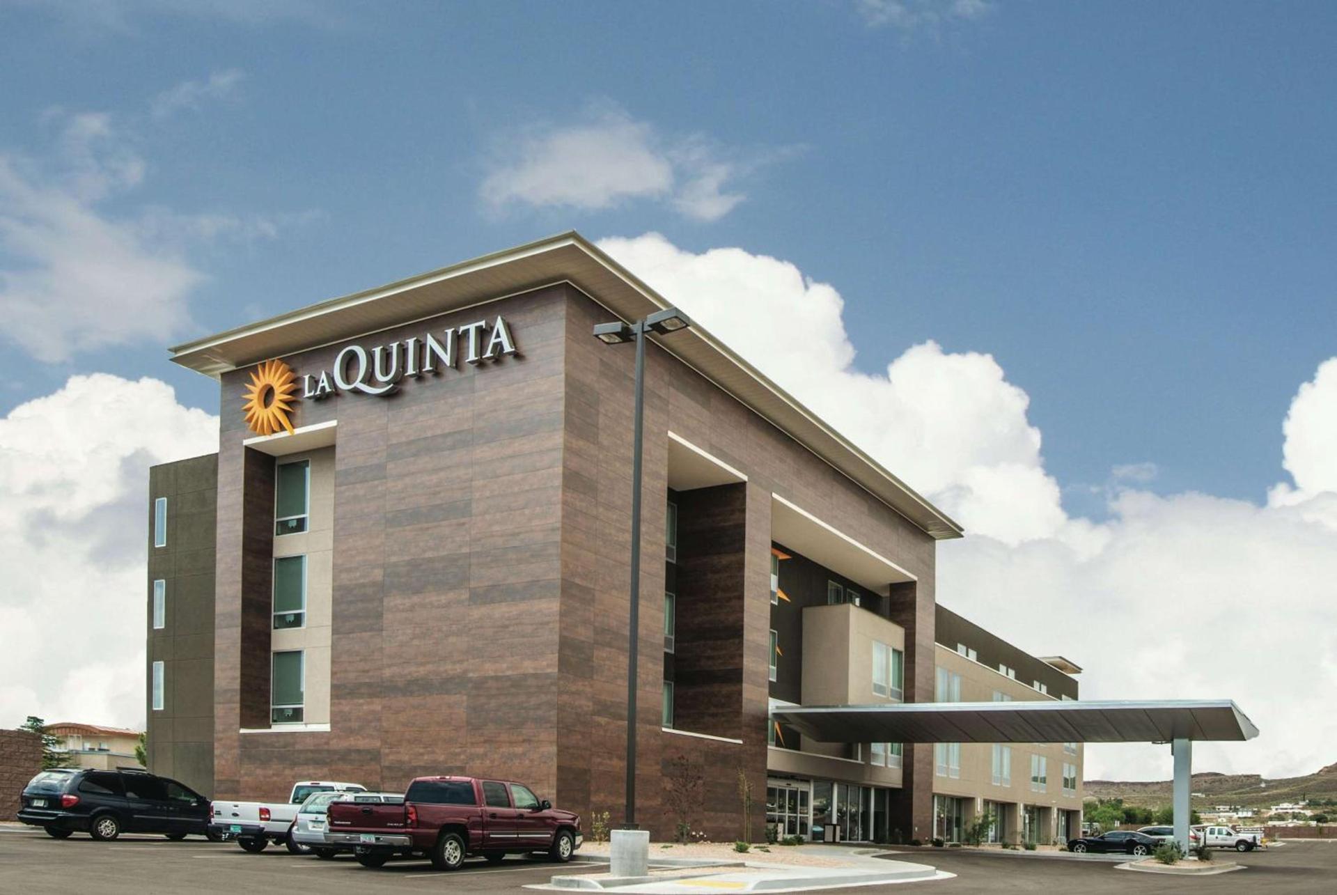 La Quinta by Wyndham Kingman photo 2