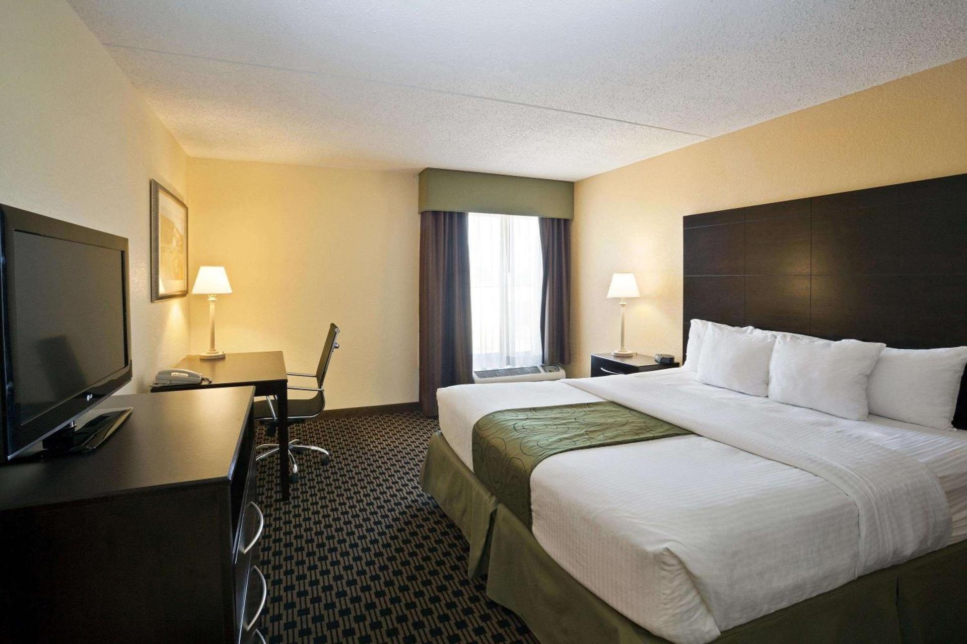 La Quinta by Wyndham Salina photo 47