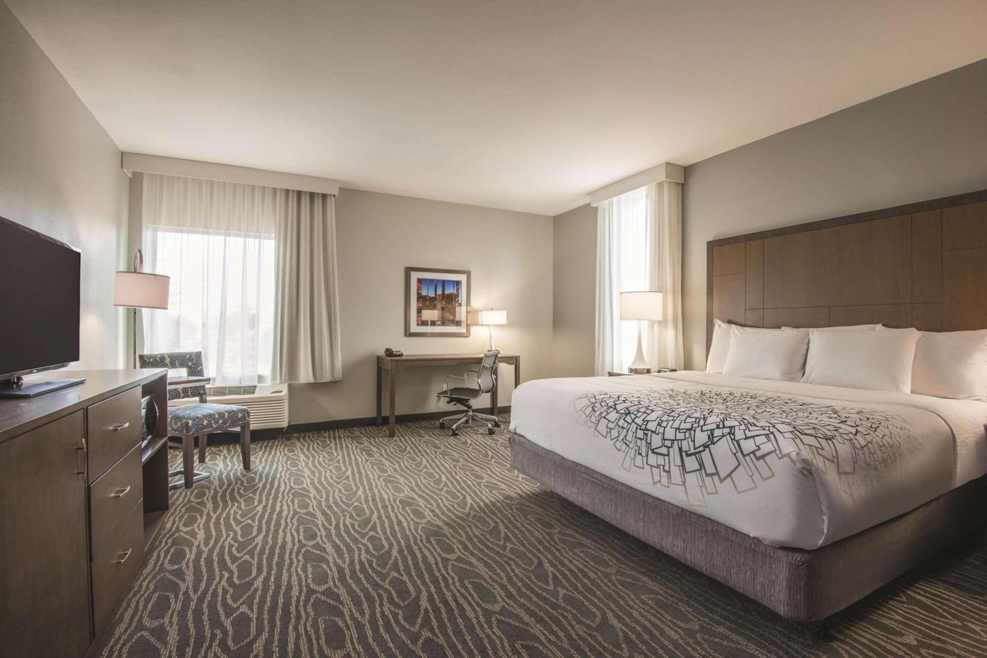 La Quinta by Wyndham Kingman photo 9