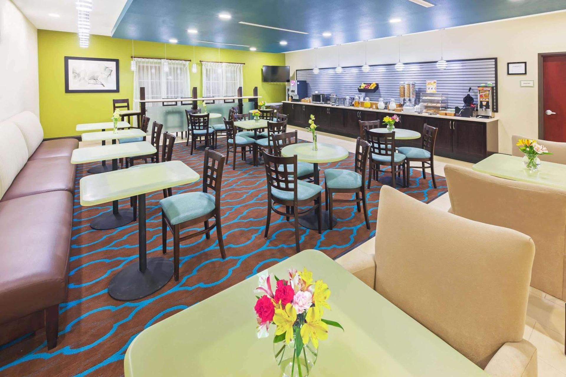 La Quinta by Wyndham Floresville photo 38