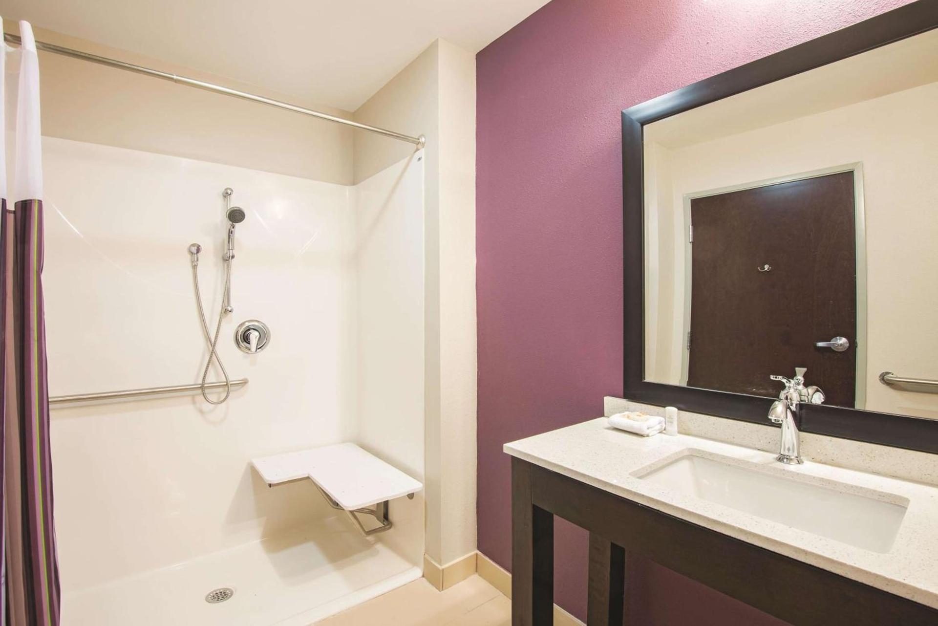 La Quinta by Wyndham York photo 12