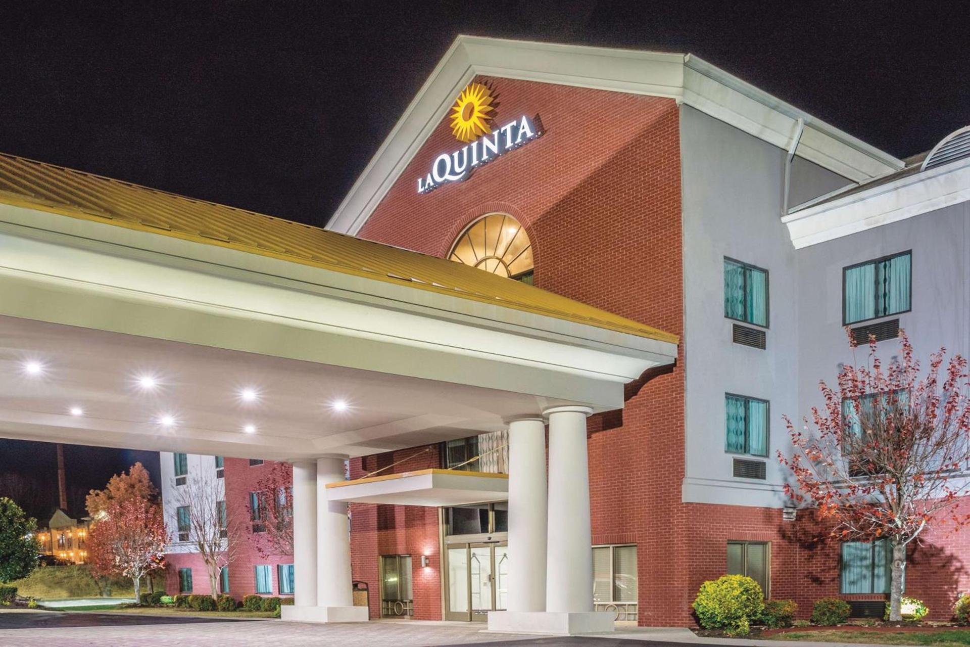 La Quinta by Wyndham Loudon photo 19