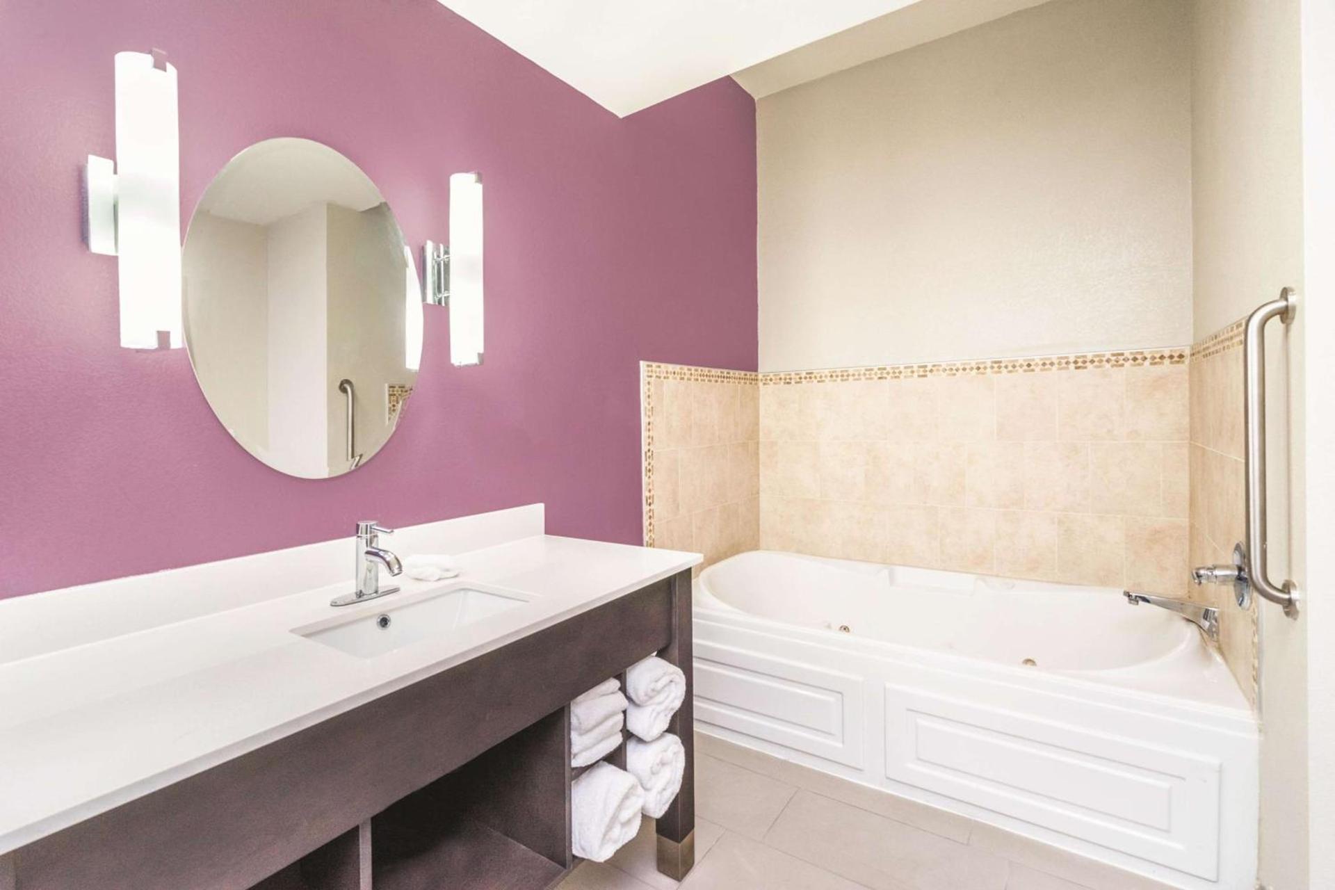 La Quinta by Wyndham Loudon photo 29