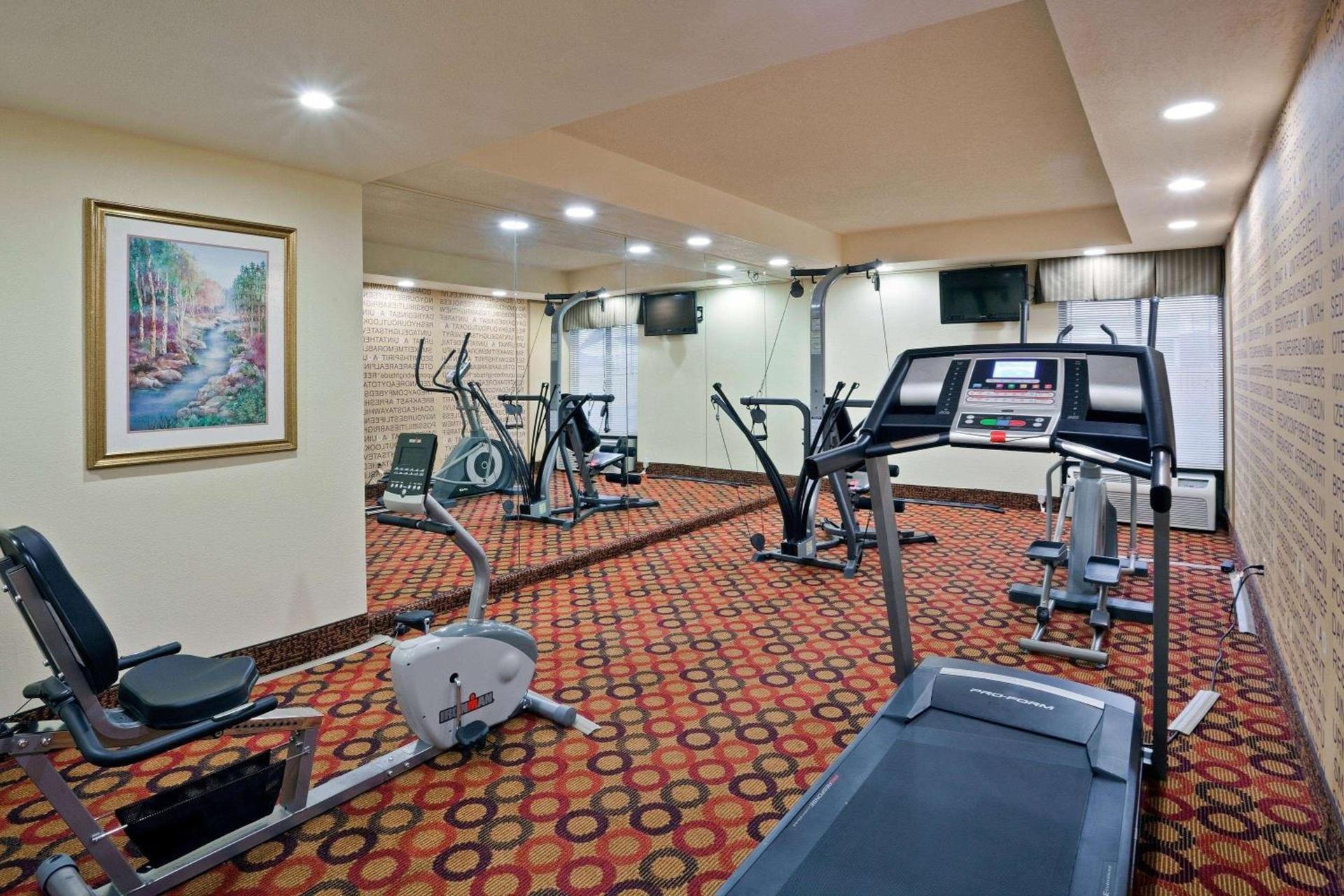 La Quinta by Wyndham Salina photo 46