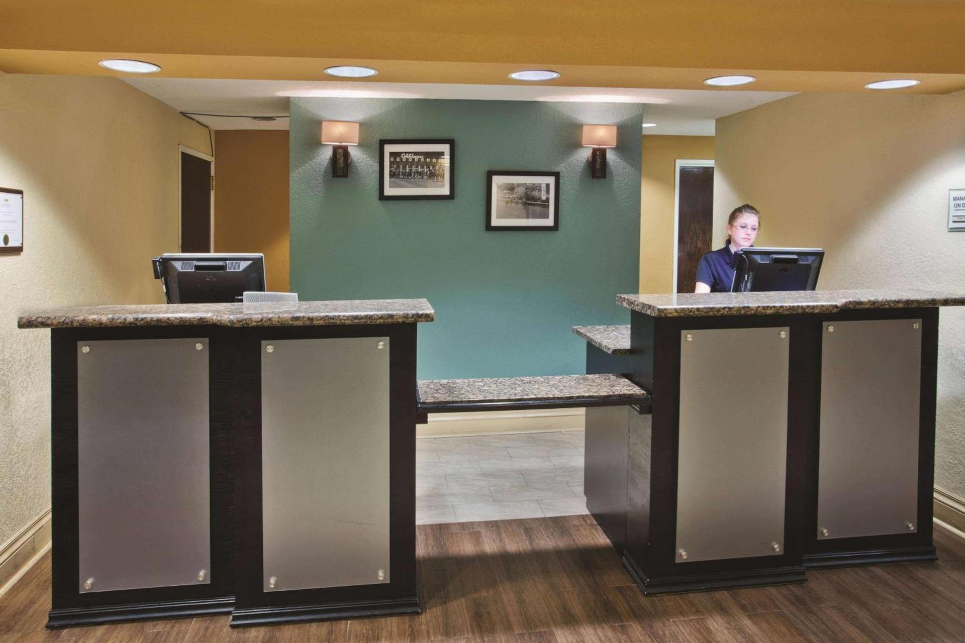 La Quinta by Wyndham Hot Springs photo 9