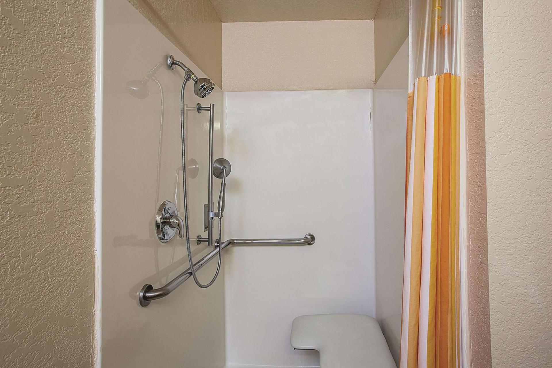 La Quinta by Wyndham Davis photo 17