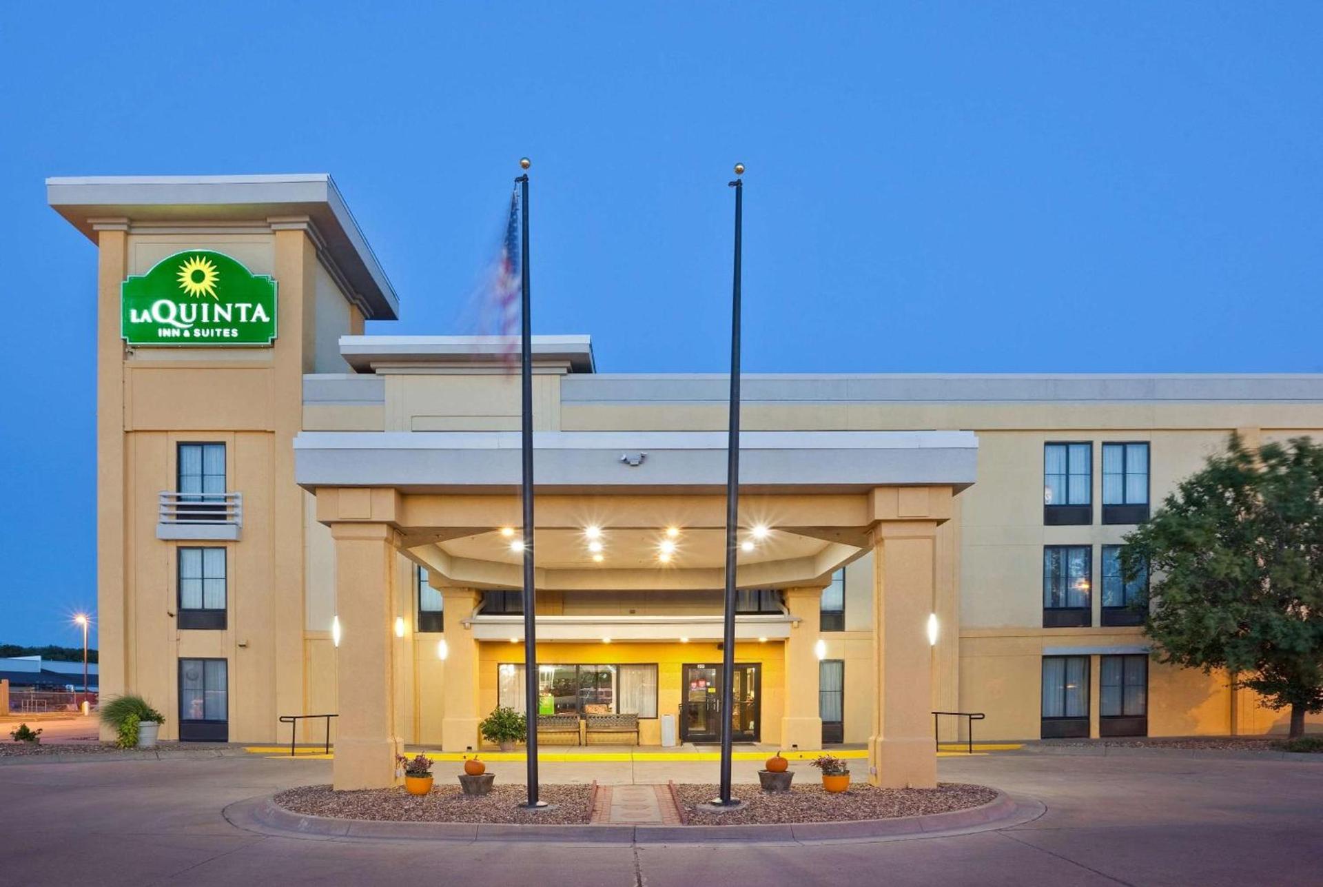 La Quinta by Wyndham Salina photo 45
