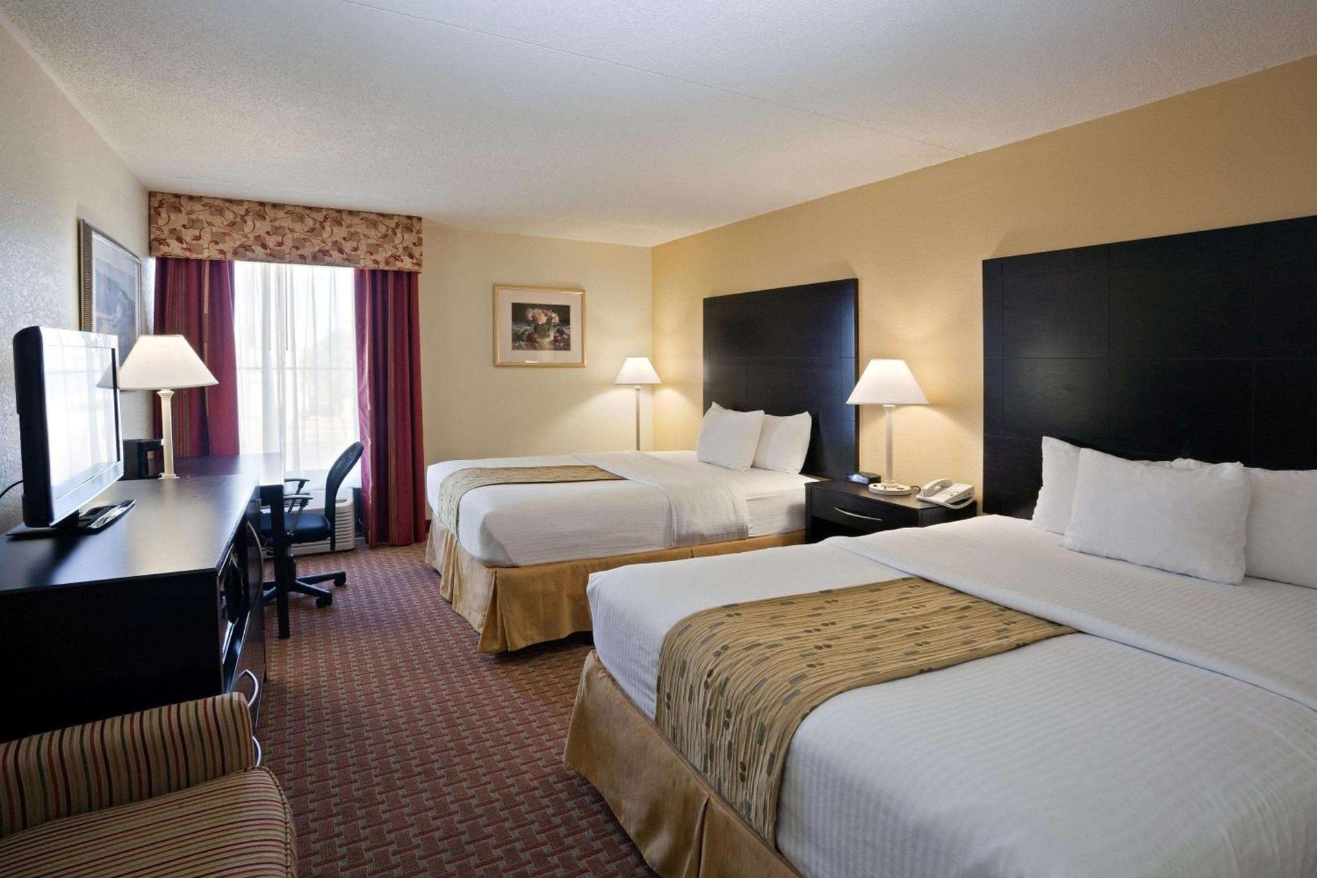 La Quinta by Wyndham Salina photo 44