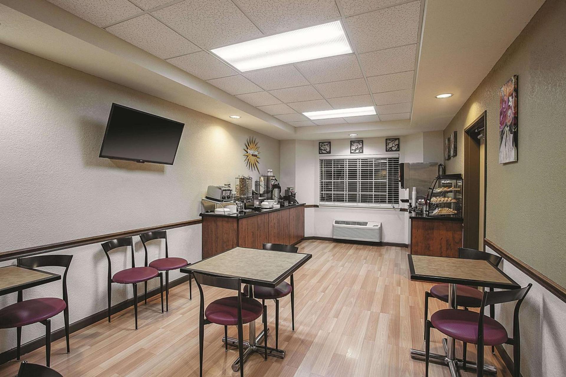 La Quinta by Wyndham Davis photo 13