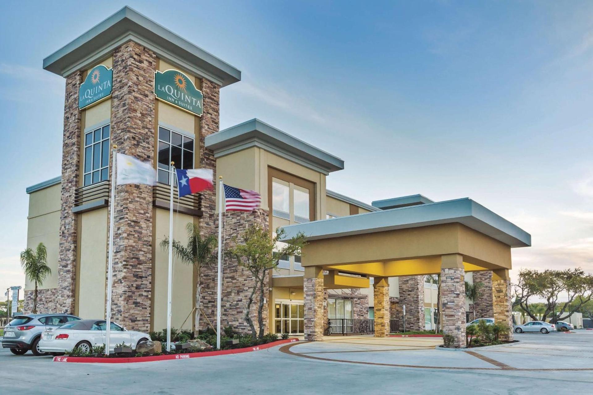 La Quinta by Wyndham Rockport - Fulton — hotel in Rockport
