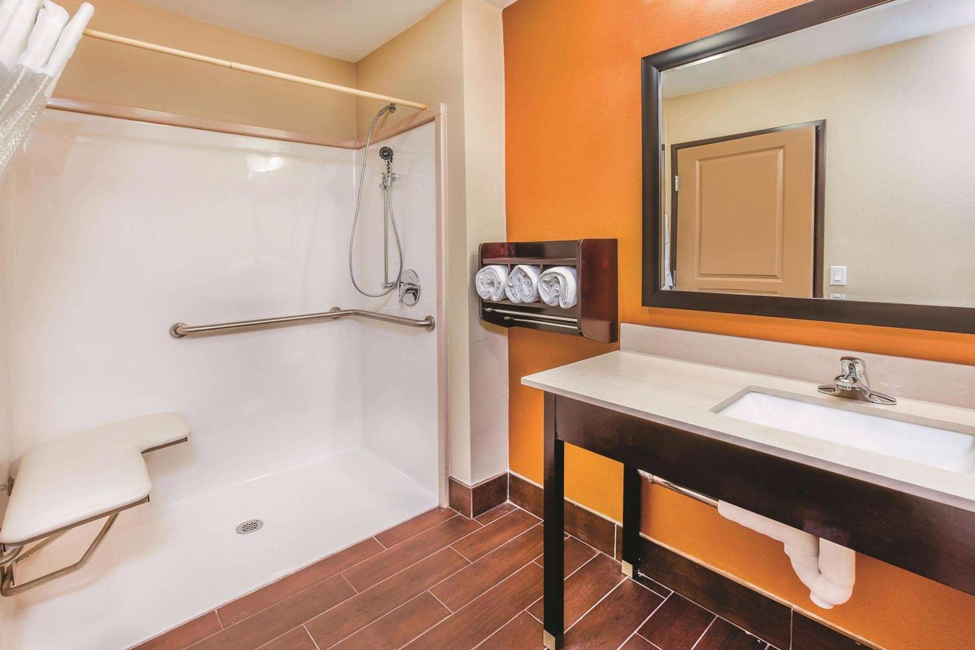 La Quinta by Wyndham Cotulla photo 4
