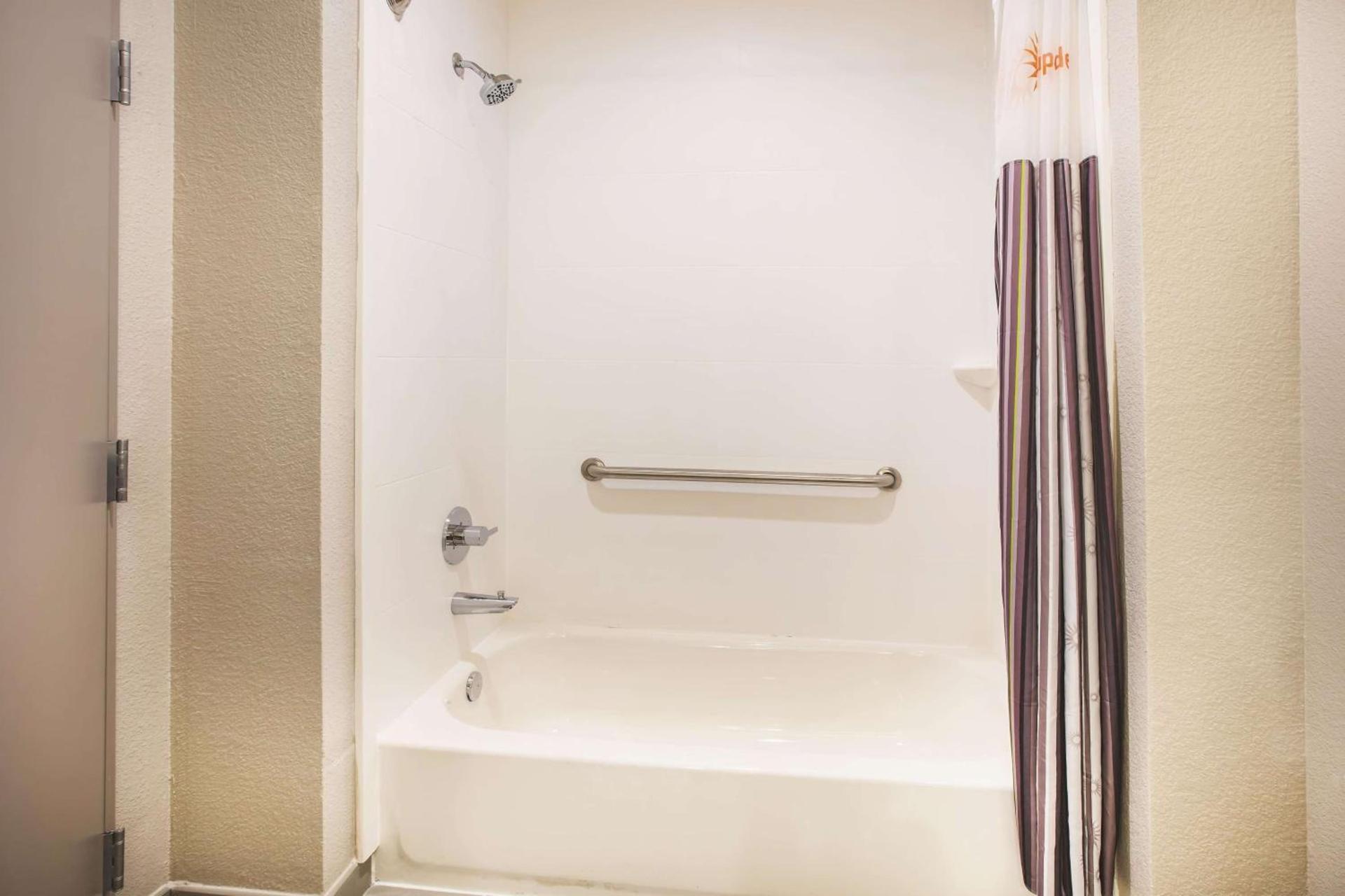 La Quinta by Wyndham Dallas Plano - The Colony photo 15