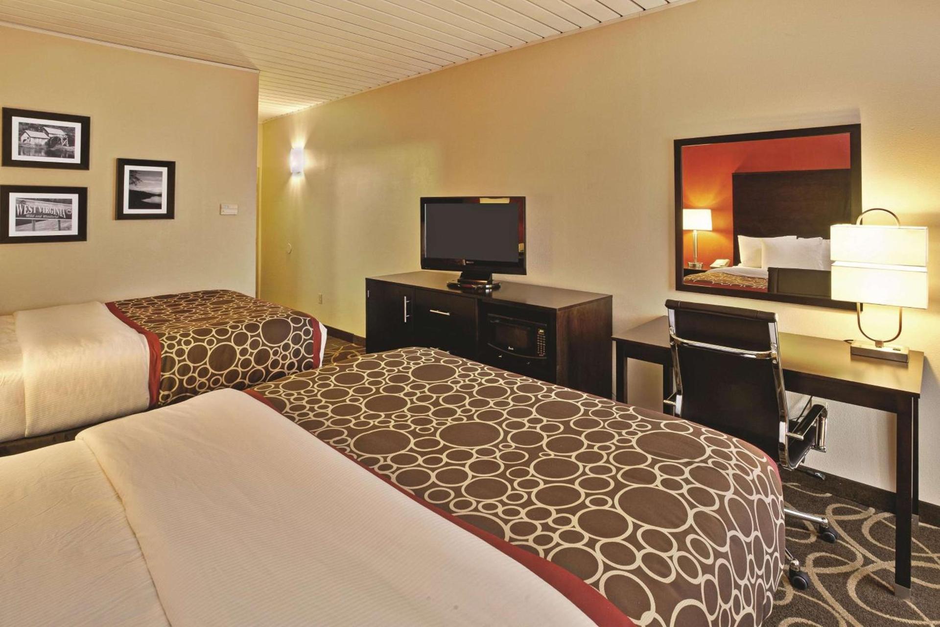 La Quinta by Wyndham Elkview - Charleston NE photo 12