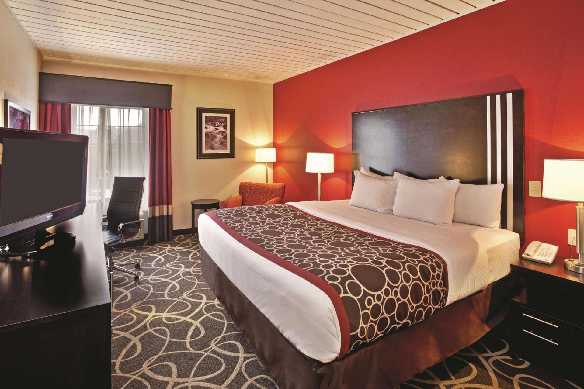La Quinta by Wyndham Elkview - Charleston NE photo 14