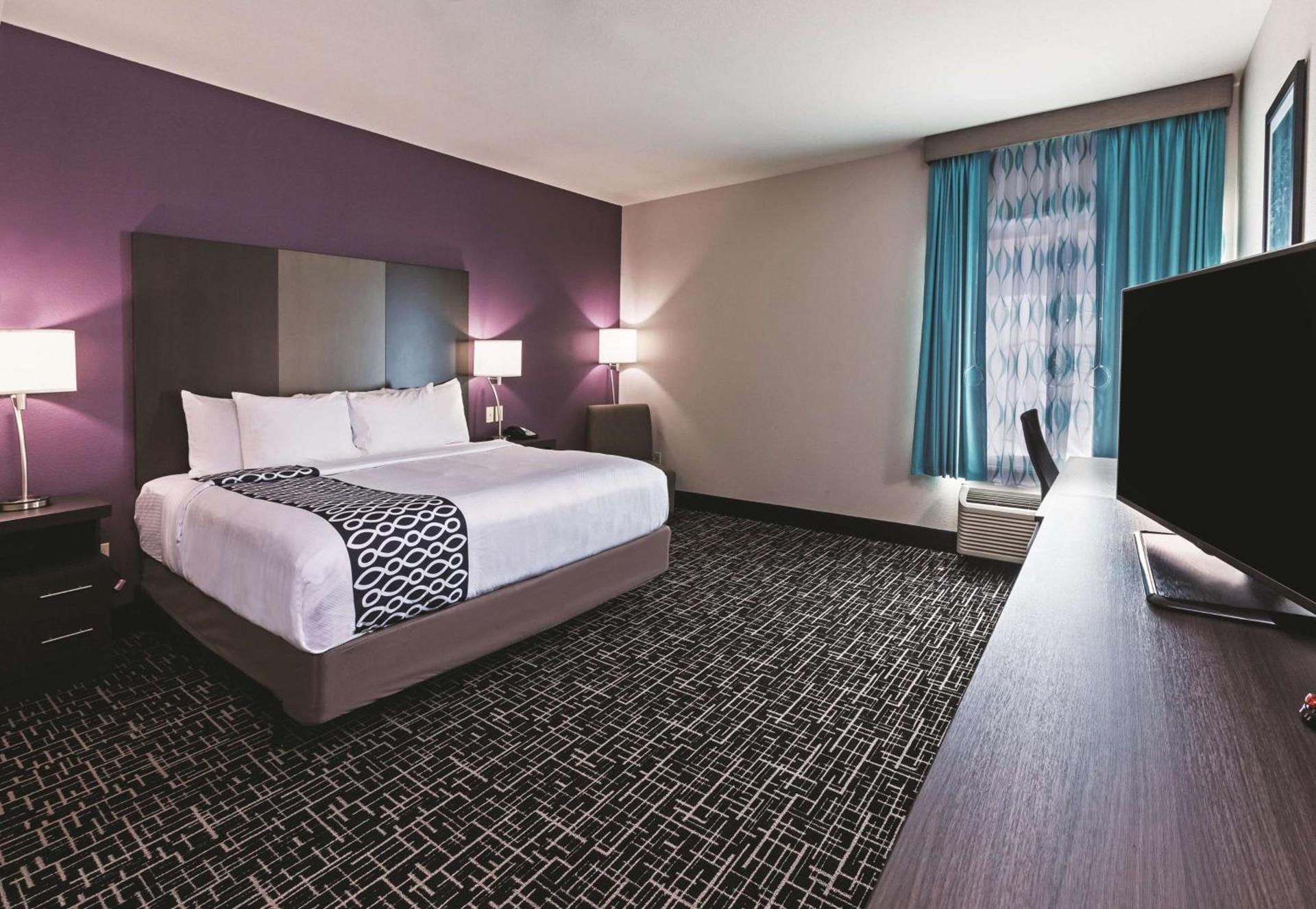 Comfort Inn & Suites photo 22