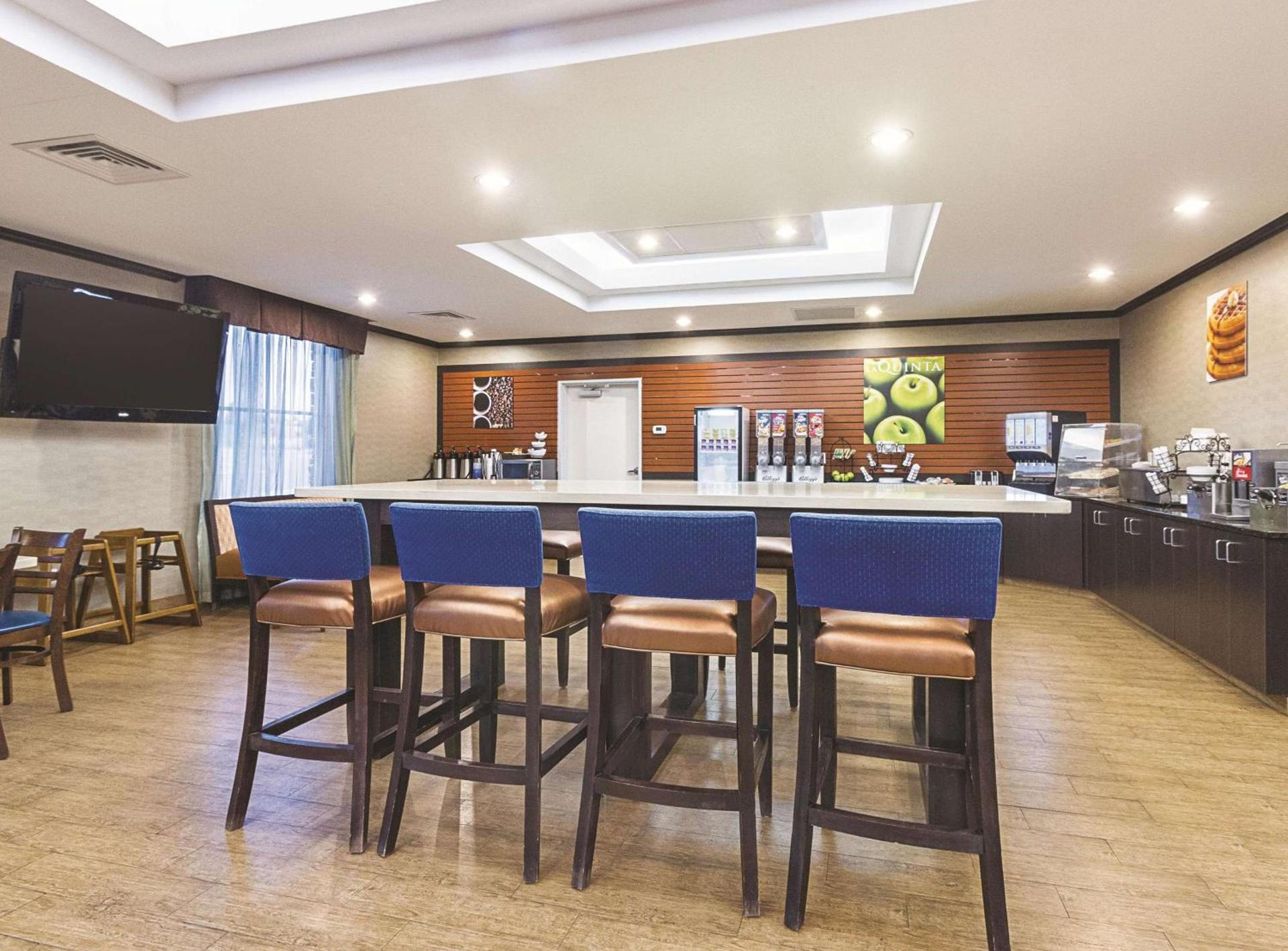 La Quinta Inn & Suites Casino and Bar by Wyndham Glendive photo 17