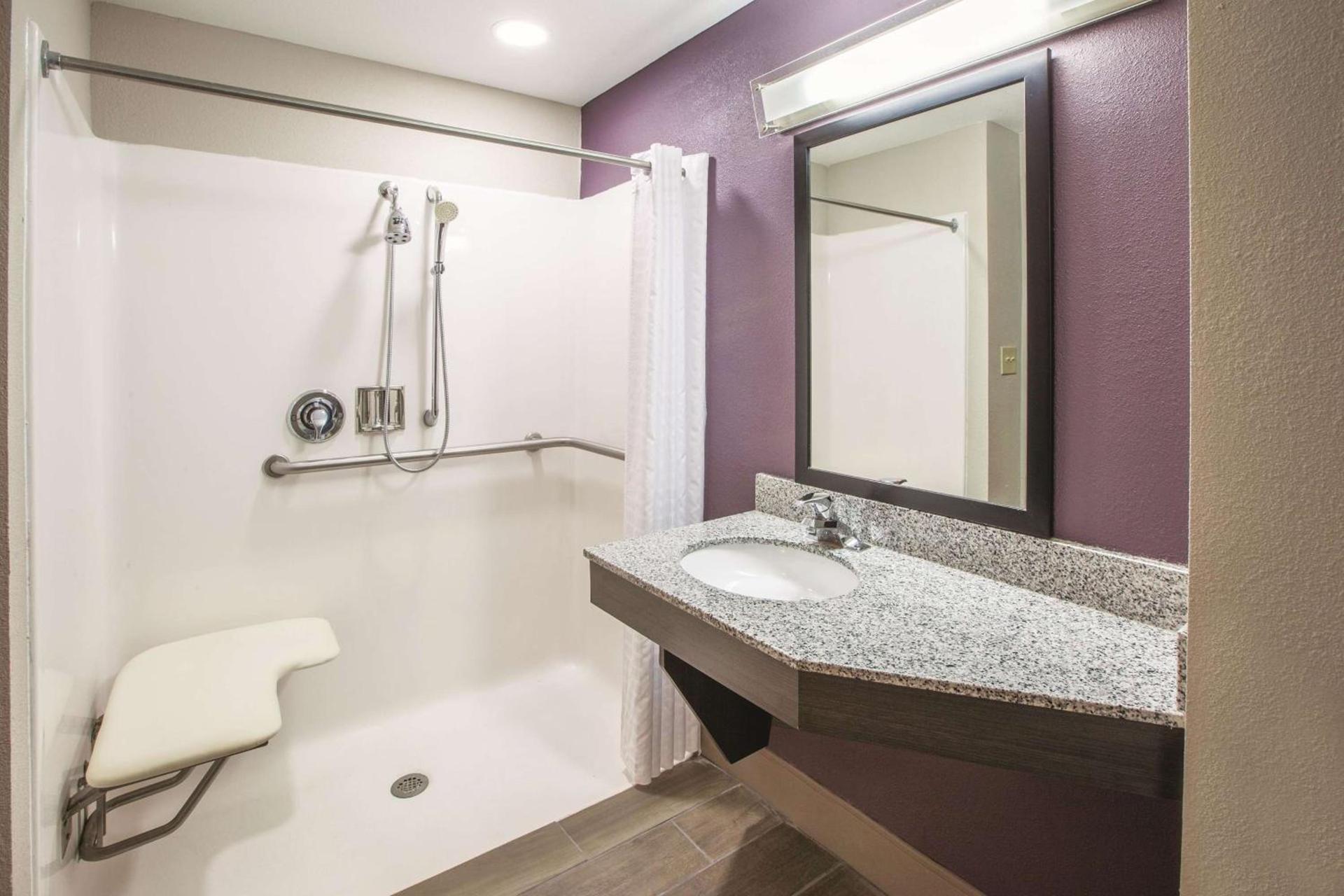 La Quinta by Wyndham Mechanicsburg - Harrisburg photo 12