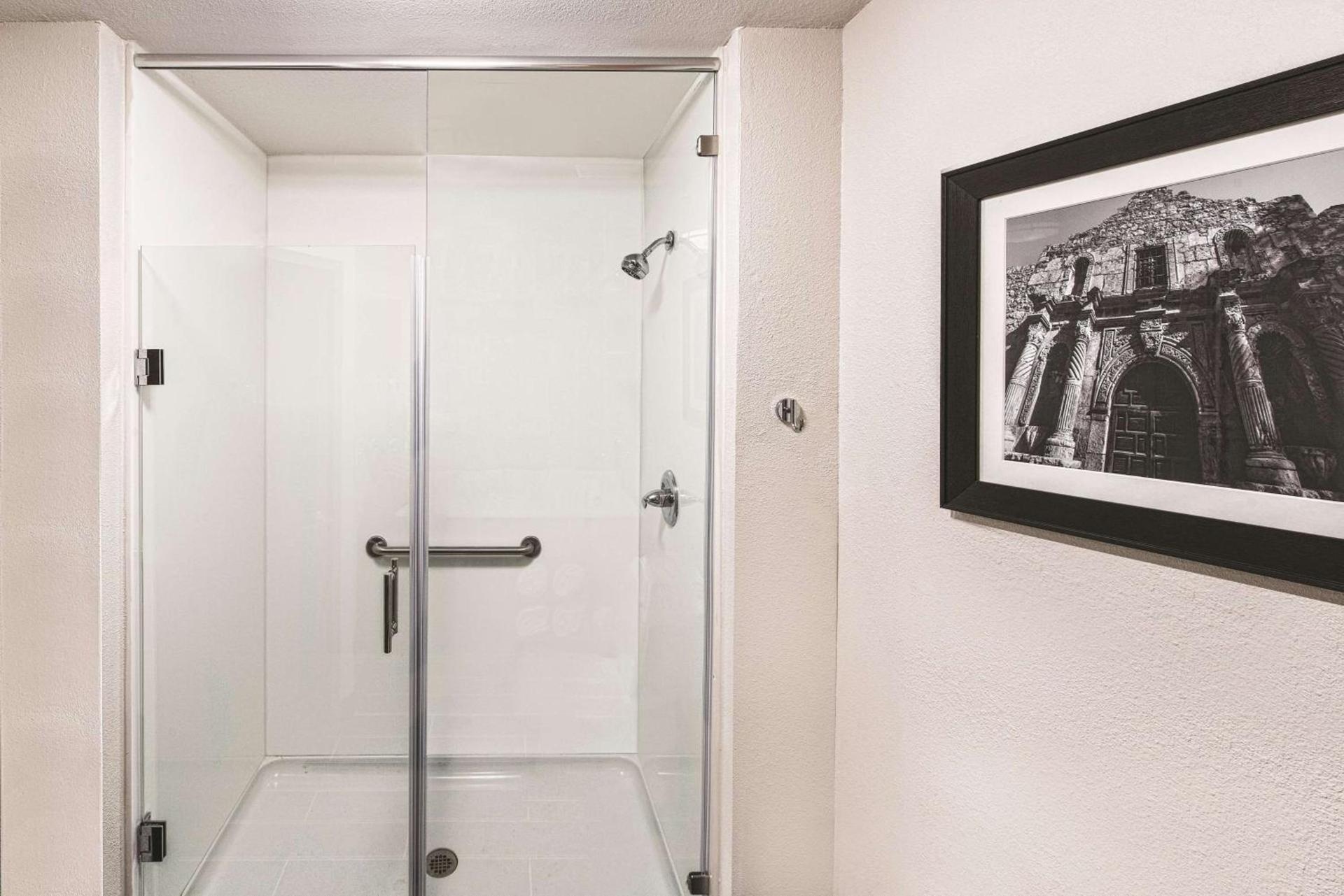 La Quinta by Wyndham San Antonio by Frost Bank Center photo 12