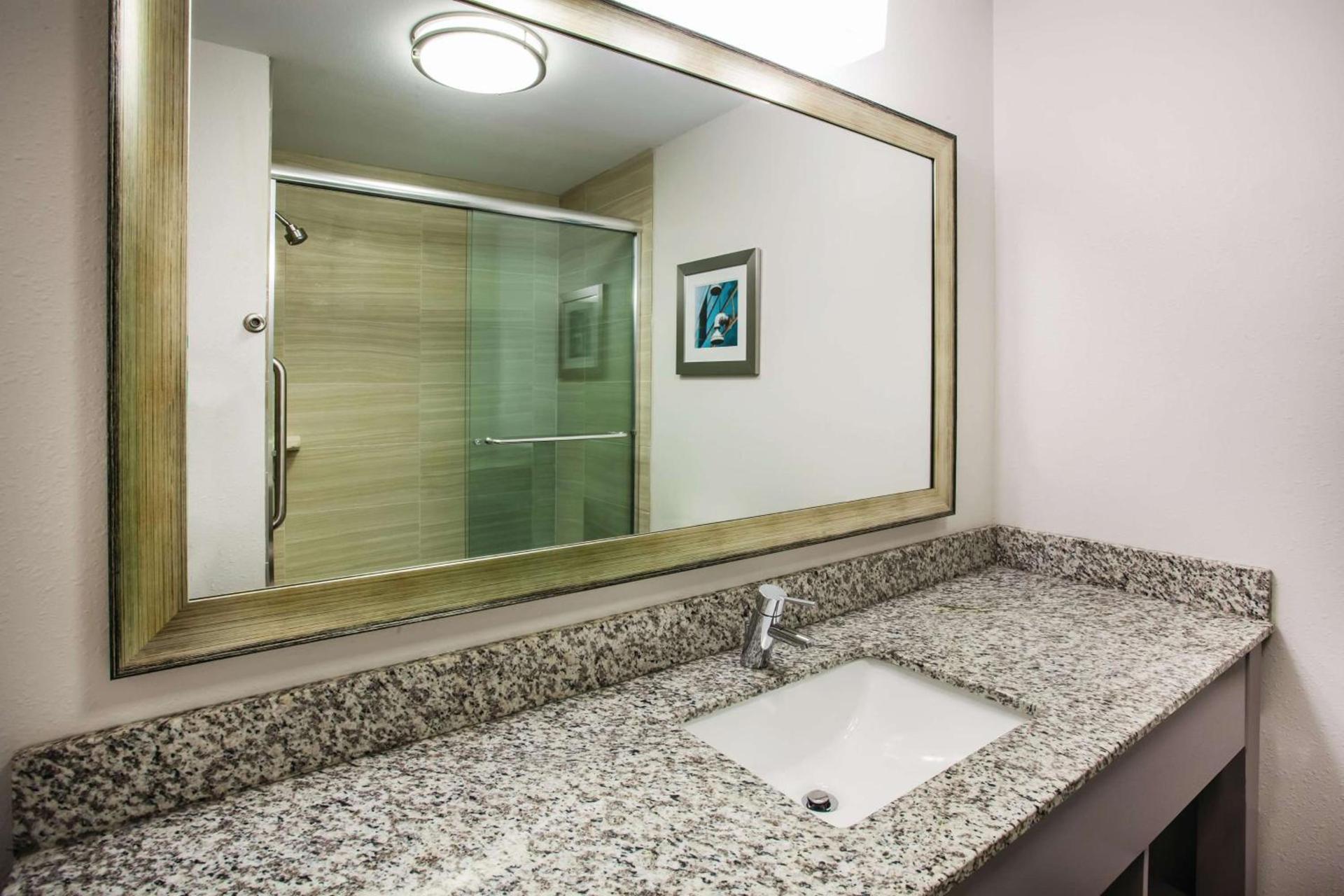 La Quinta by Wyndham St. Paul-Woodbury photo 26