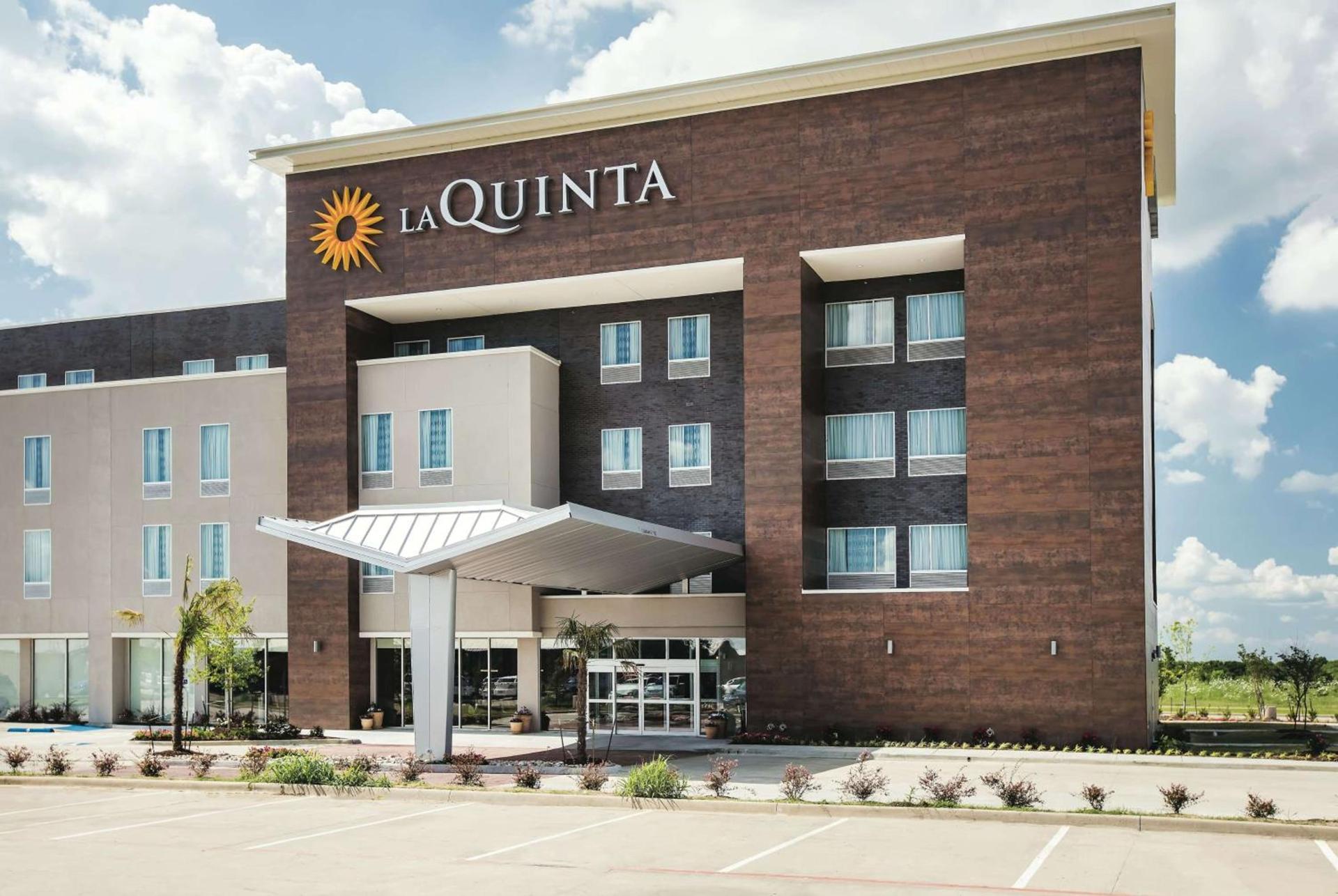 La Quinta by Wyndham Dallas Plano - The Colony photo 2