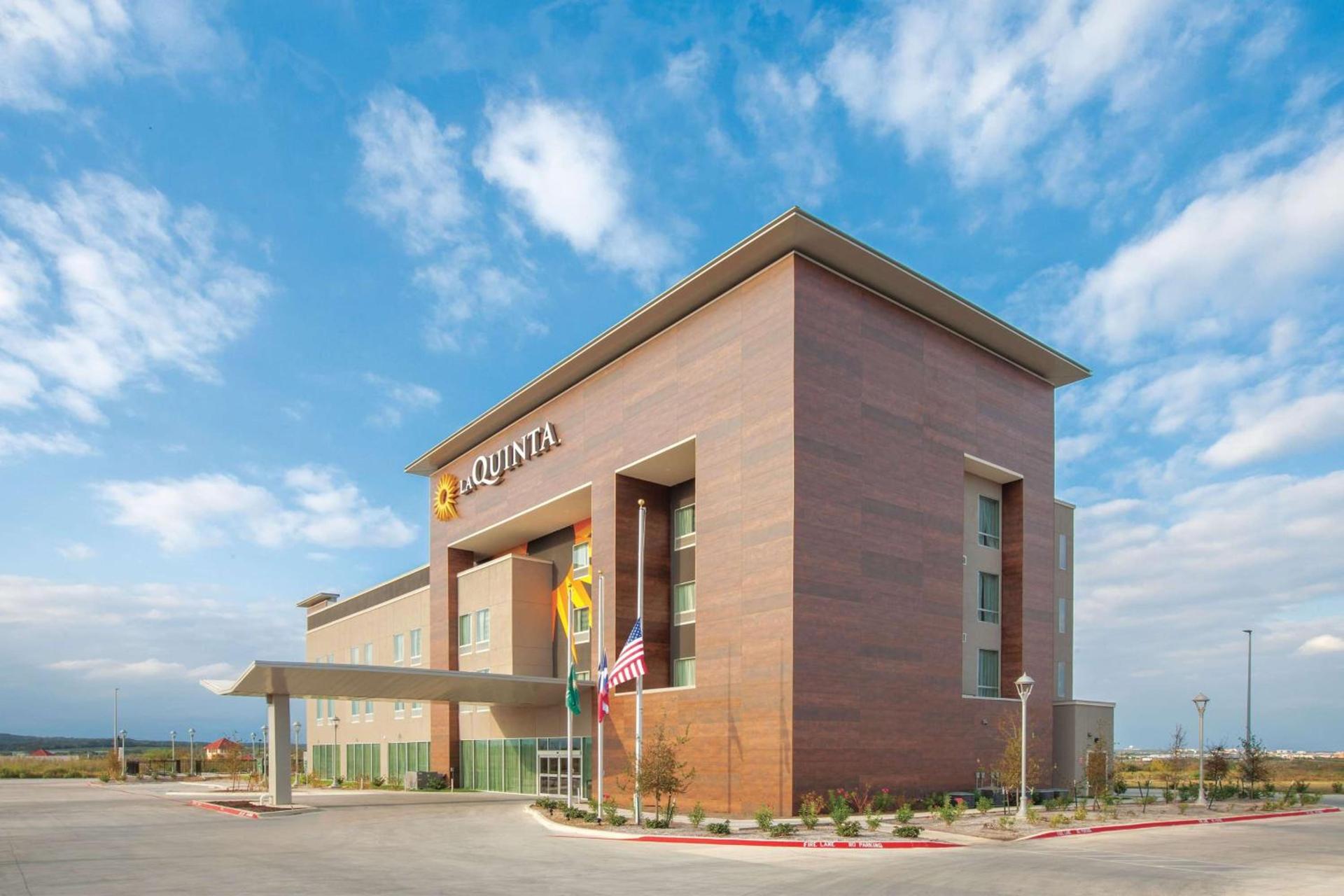 La Quinta by Wyndham San Marcos Outlet Mall photo 2