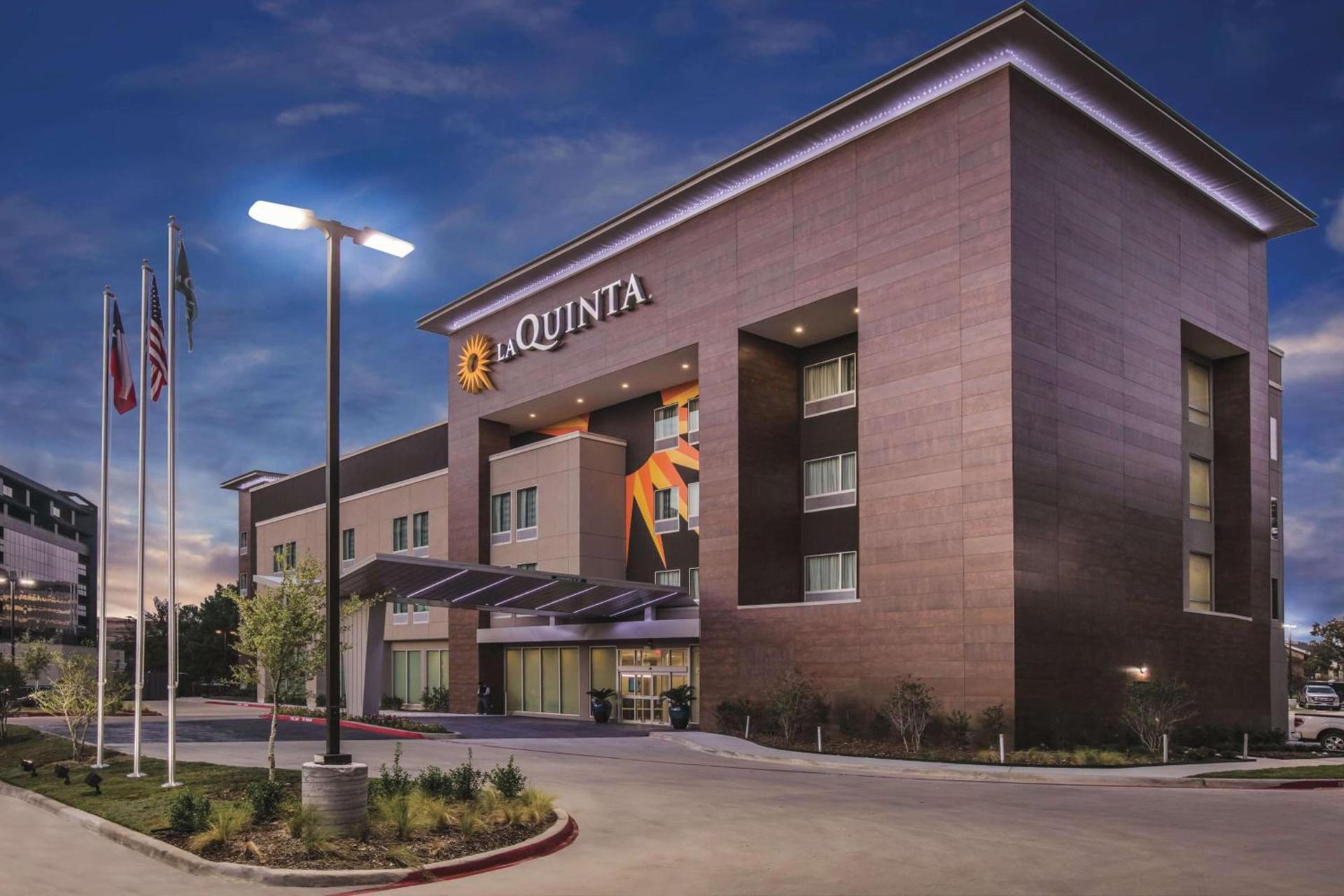 La Quinta by Wyndham Dallas - Richardson photo 1
