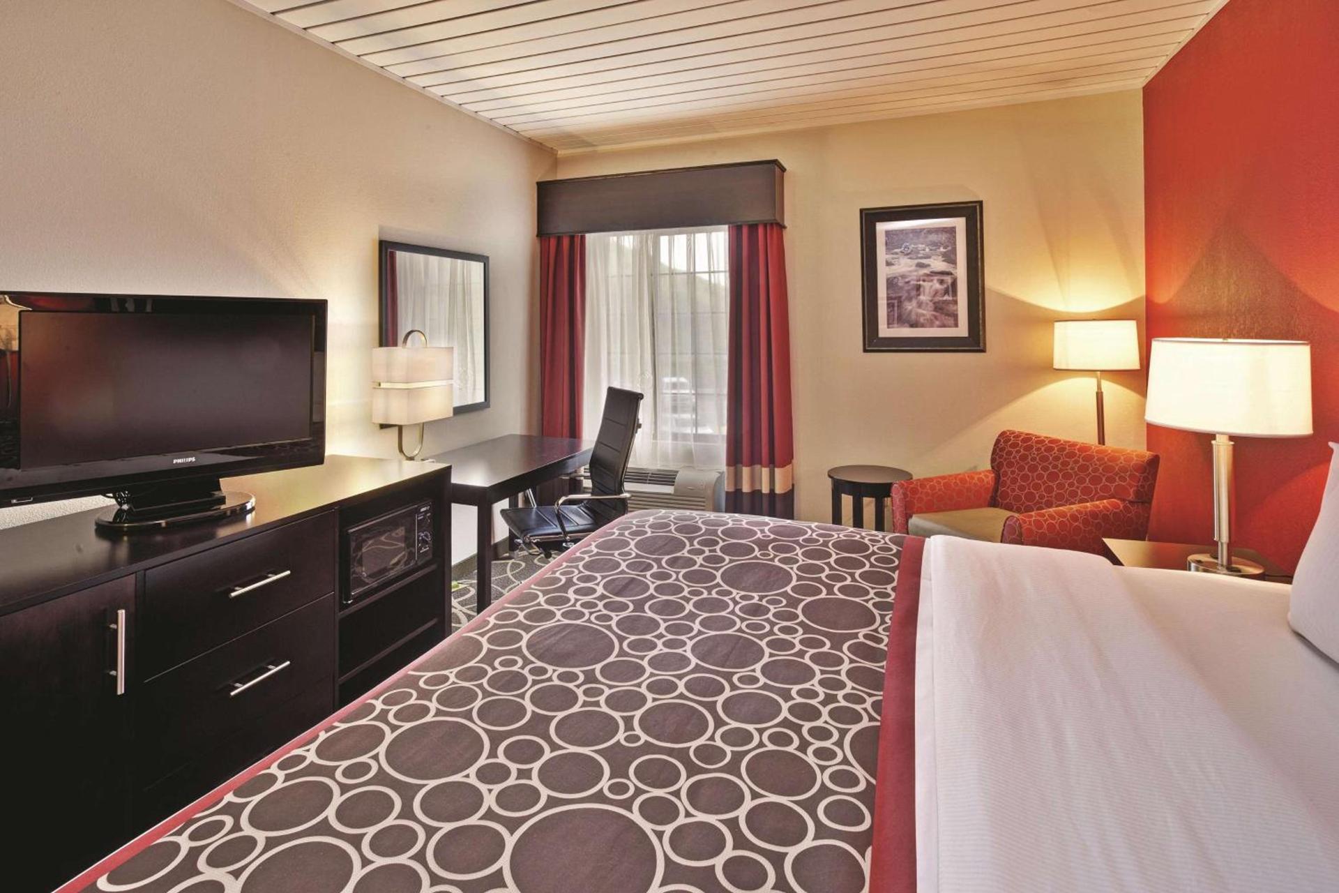 La Quinta by Wyndham Elkview - Charleston NE photo 13