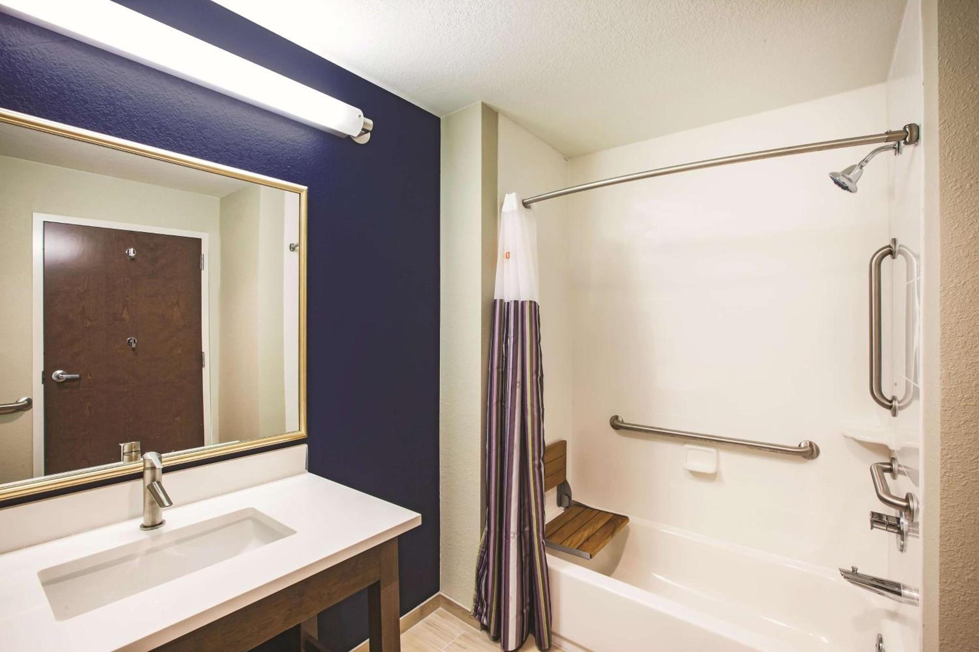 La Quinta by Wyndham Wichita Northeast photo 27