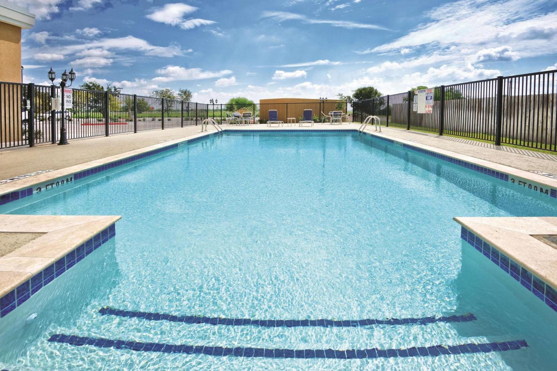 La Quinta by Wyndham Victoria - South photo 14