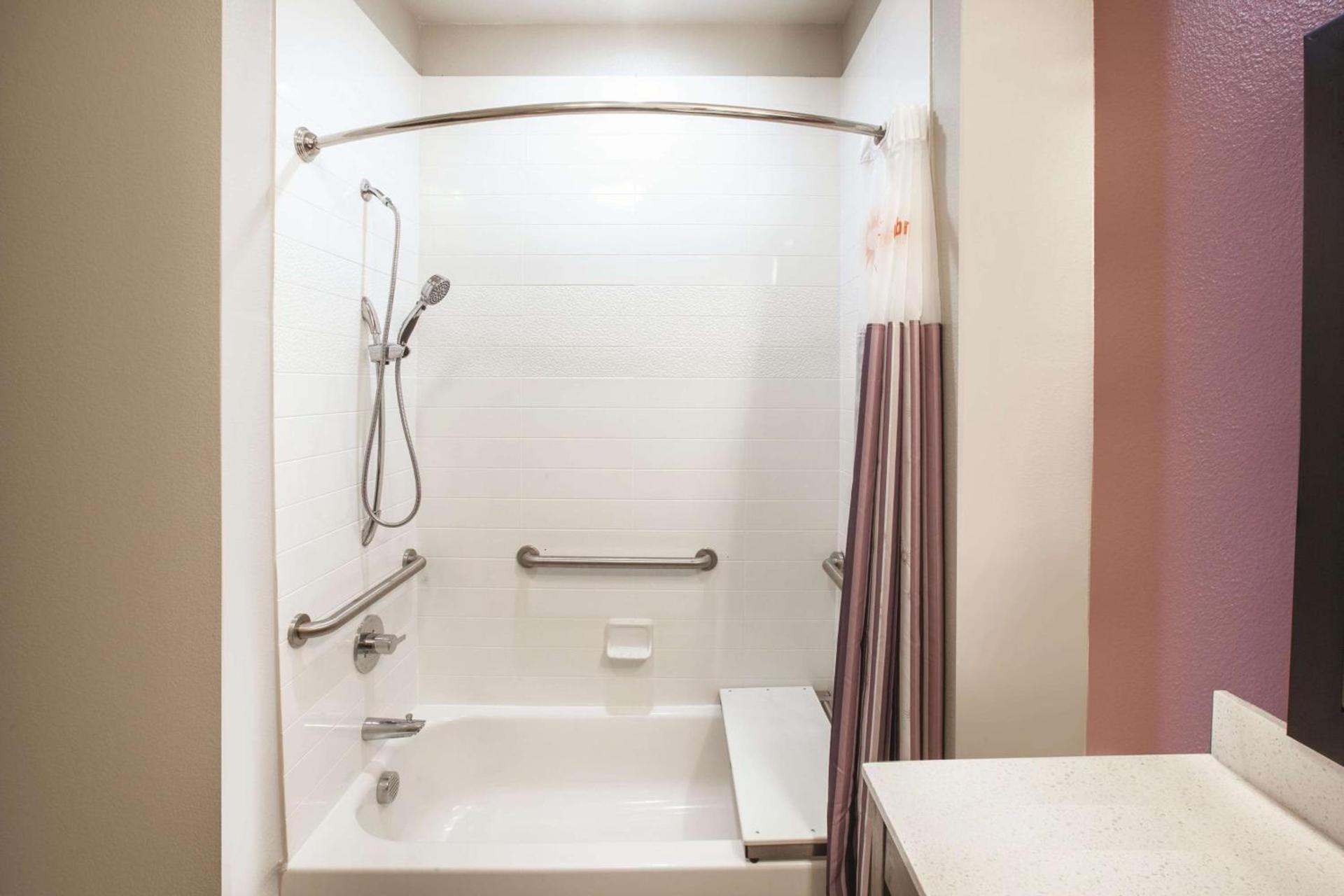 La Quinta by Wyndham San Marcos Outlet Mall photo 13