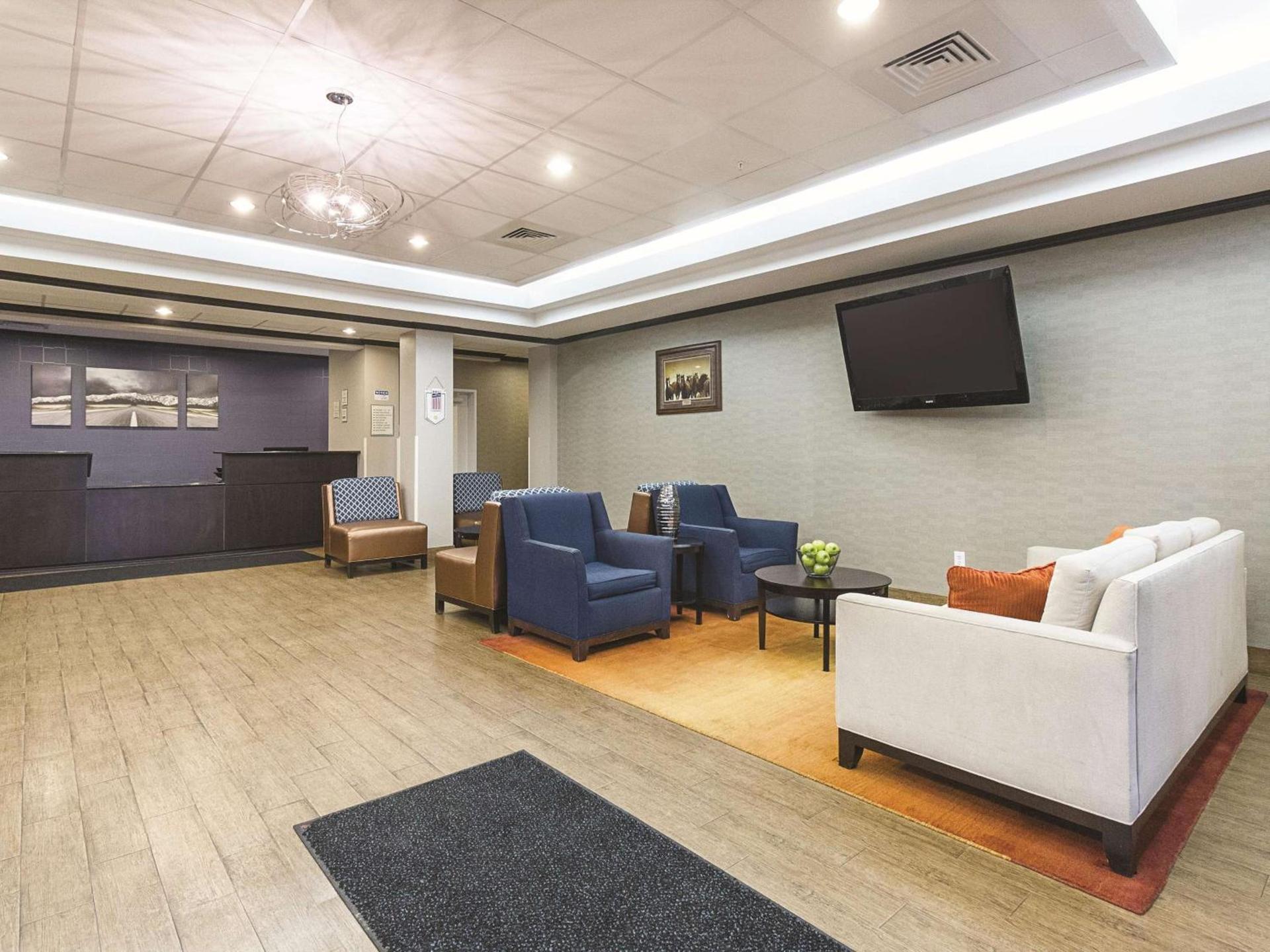 La Quinta Inn & Suites Casino and Bar by Wyndham Glendive photo 14