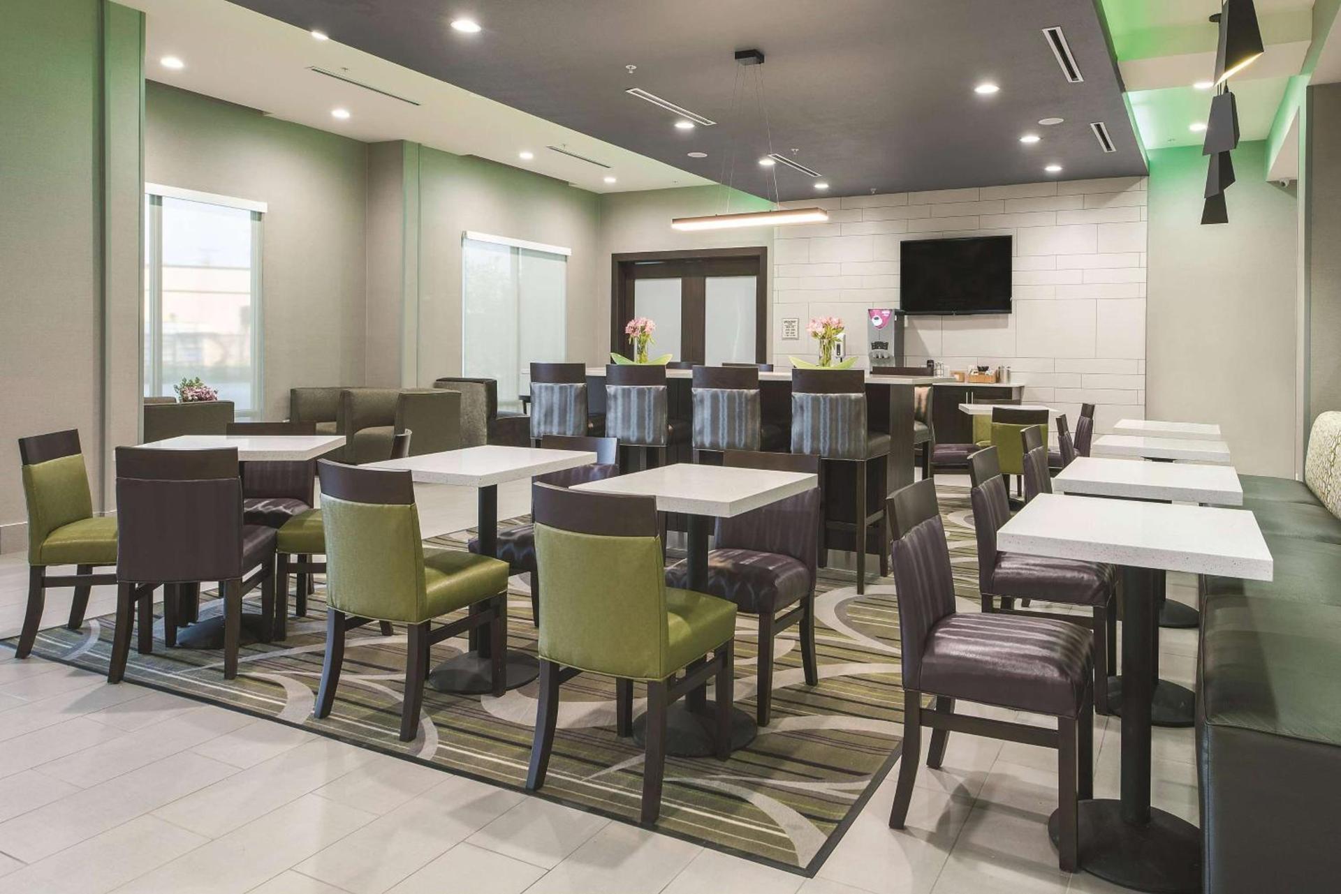 La Quinta by Wyndham Fort Worth West - I-30 photo 21