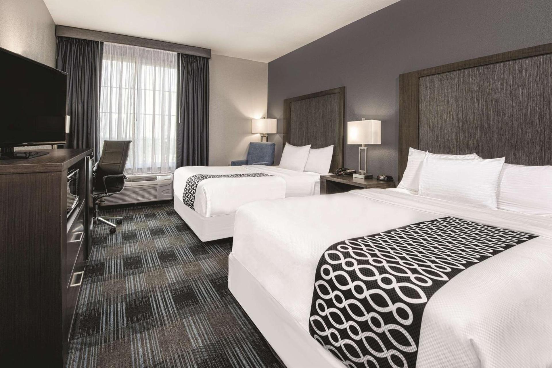 La Quinta by Wyndham Victoria - South photo 16