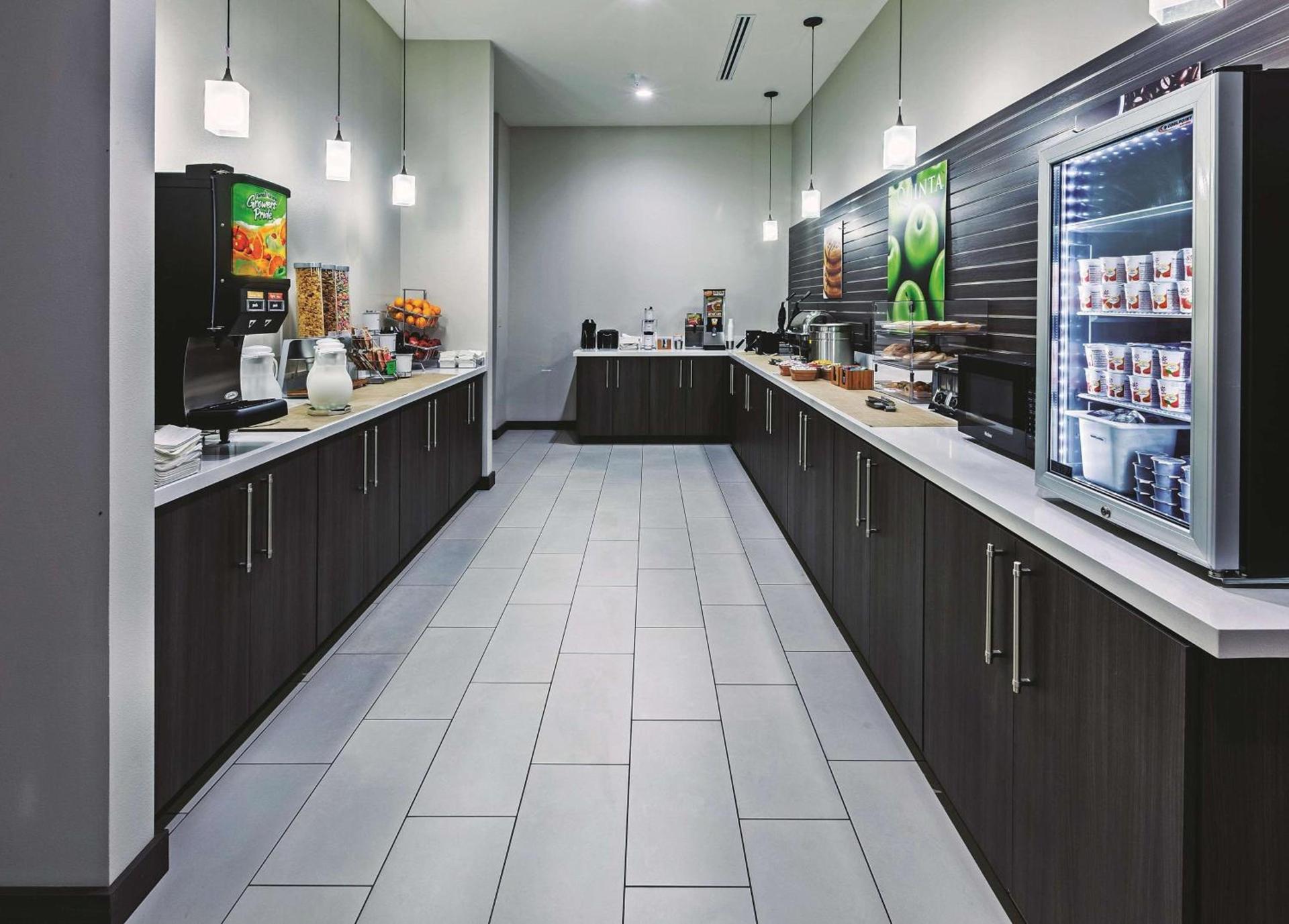 Comfort Inn & Suites photo 19