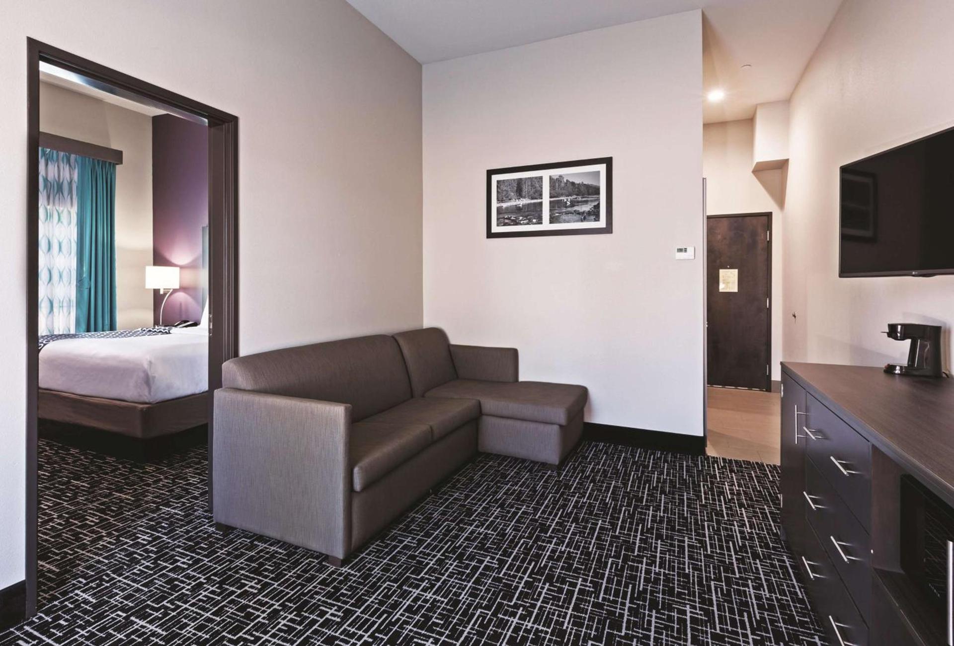 Comfort Inn & Suites photo 18