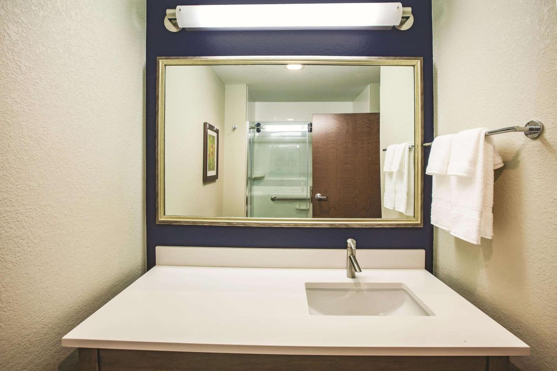La Quinta by Wyndham Wichita Northeast photo 23