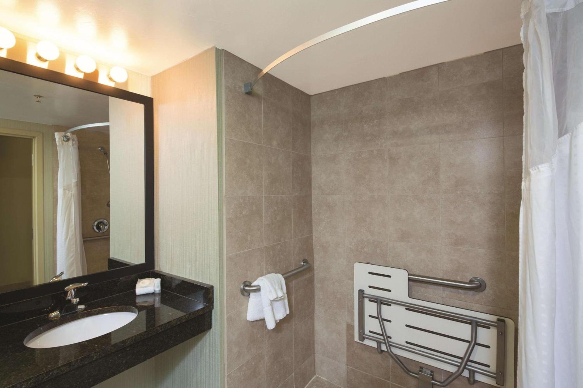DoubleTree by Hilton Salisbury photo 32