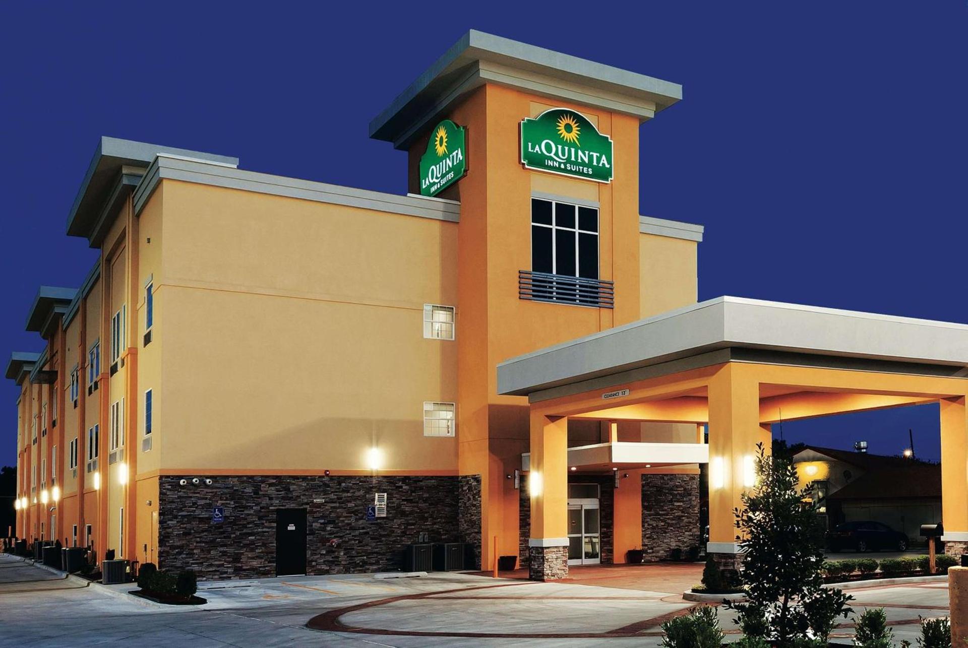 Comfort Inn & Suites — hotel in Claremore